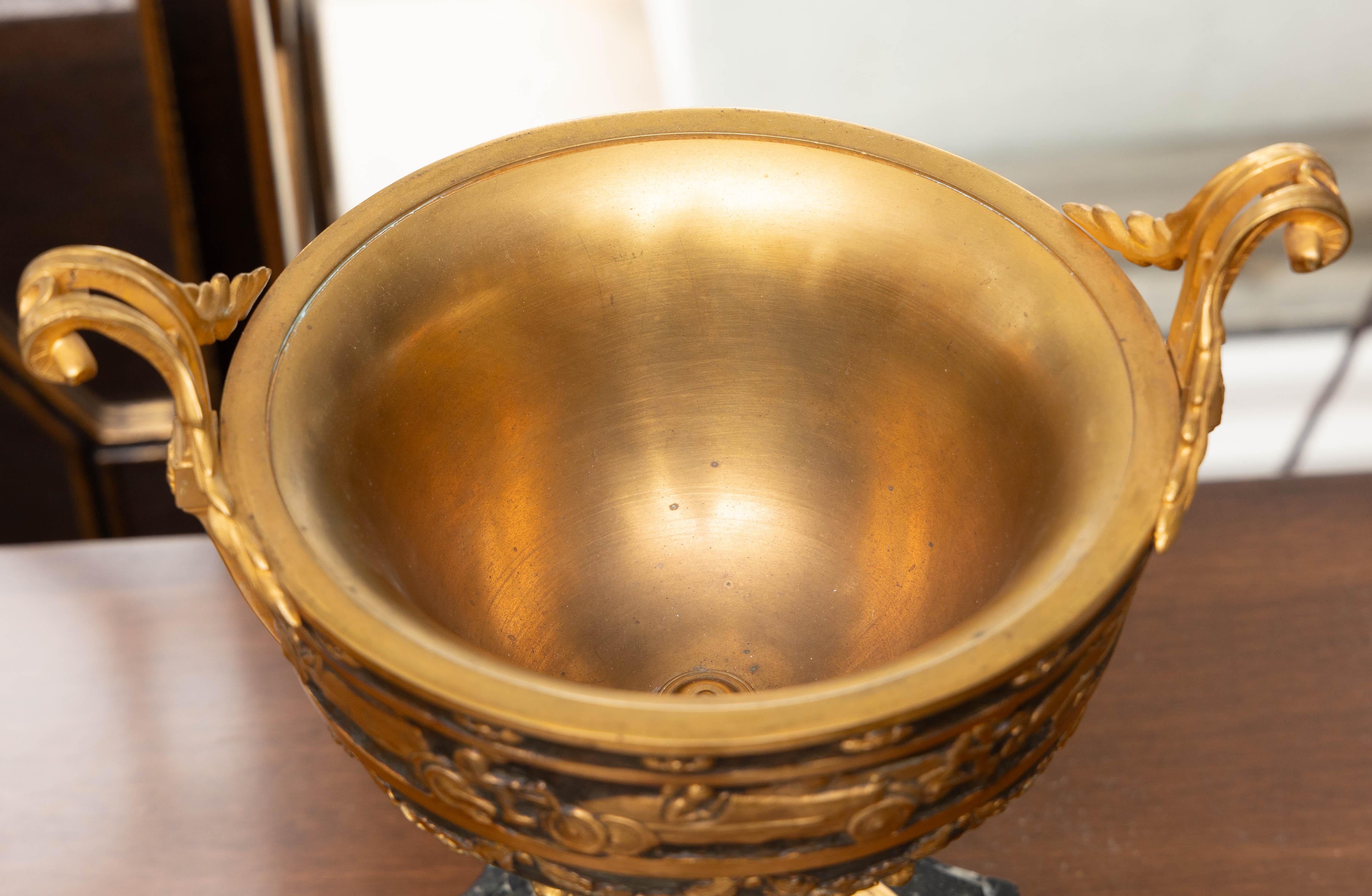 Vintage Patinated and Gilt Bronze Trophey-Style Urn In Good Condition For Sale In WEST PALM BEACH, FL