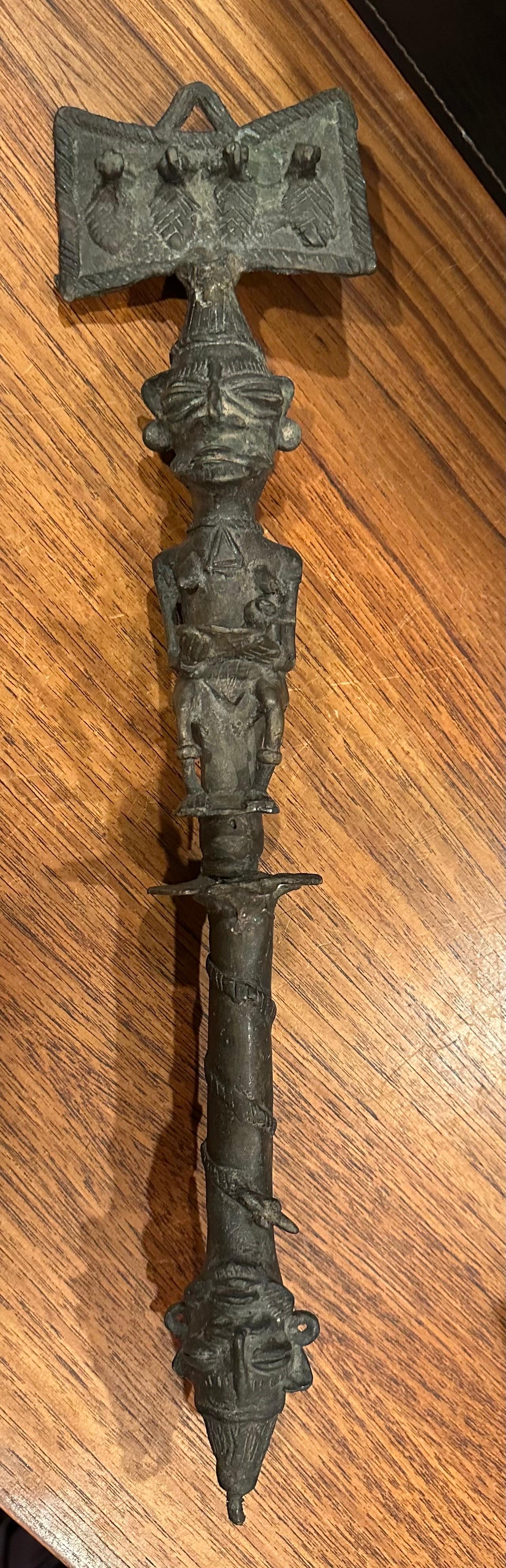 Patinierte Indo-Tibetanisches Buddhismus Bronze „Phurba“ Ritual Dagger / Werkzeug, Vintage im Angebot 5