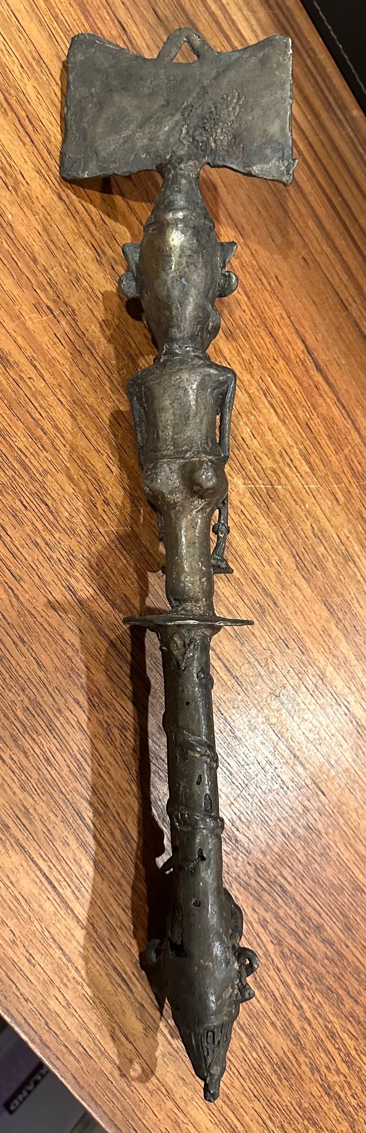 Patinierte Indo-Tibetanisches Buddhismus Bronze „Phurba“ Ritual Dagger / Werkzeug, Vintage im Angebot 6