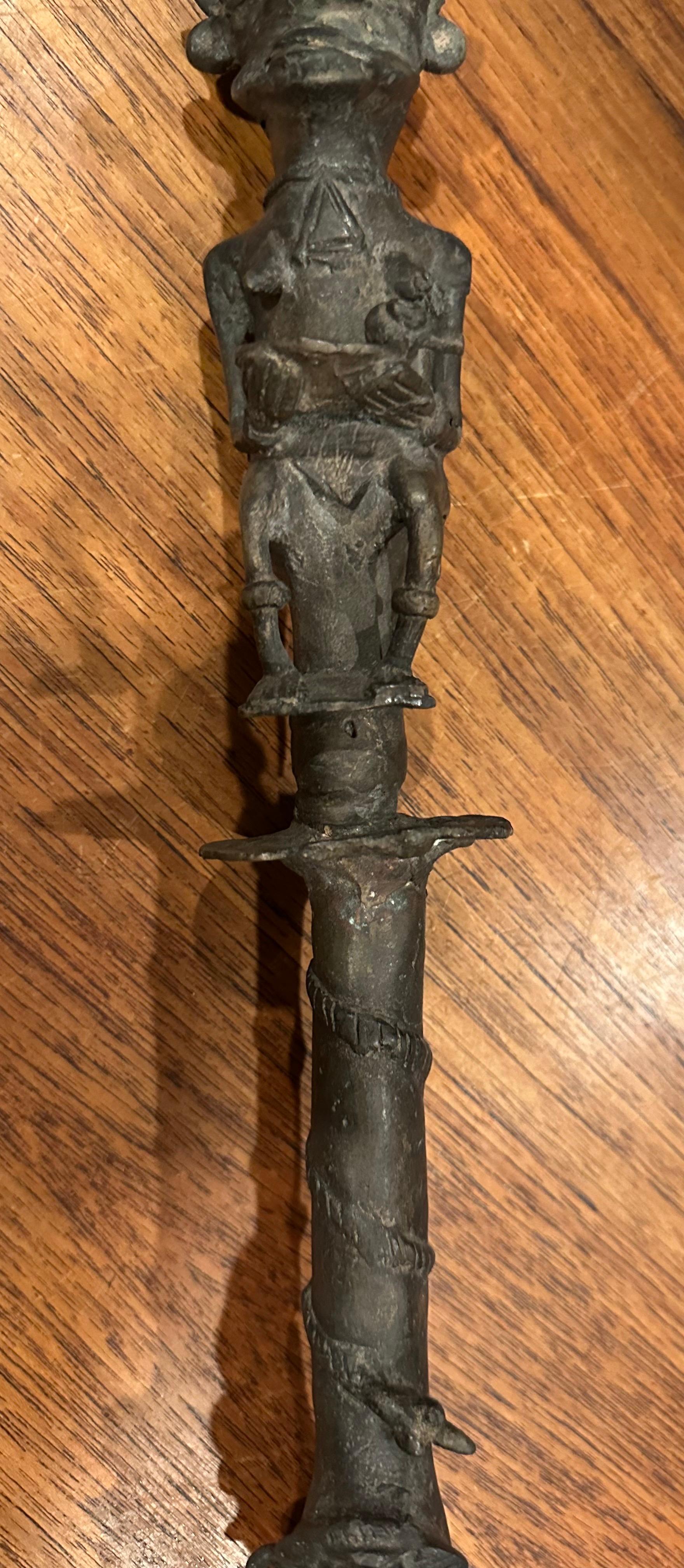 Patinierte Indo-Tibetanisches Buddhismus Bronze „Phurba“ Ritual Dagger / Werkzeug, Vintage im Angebot 2