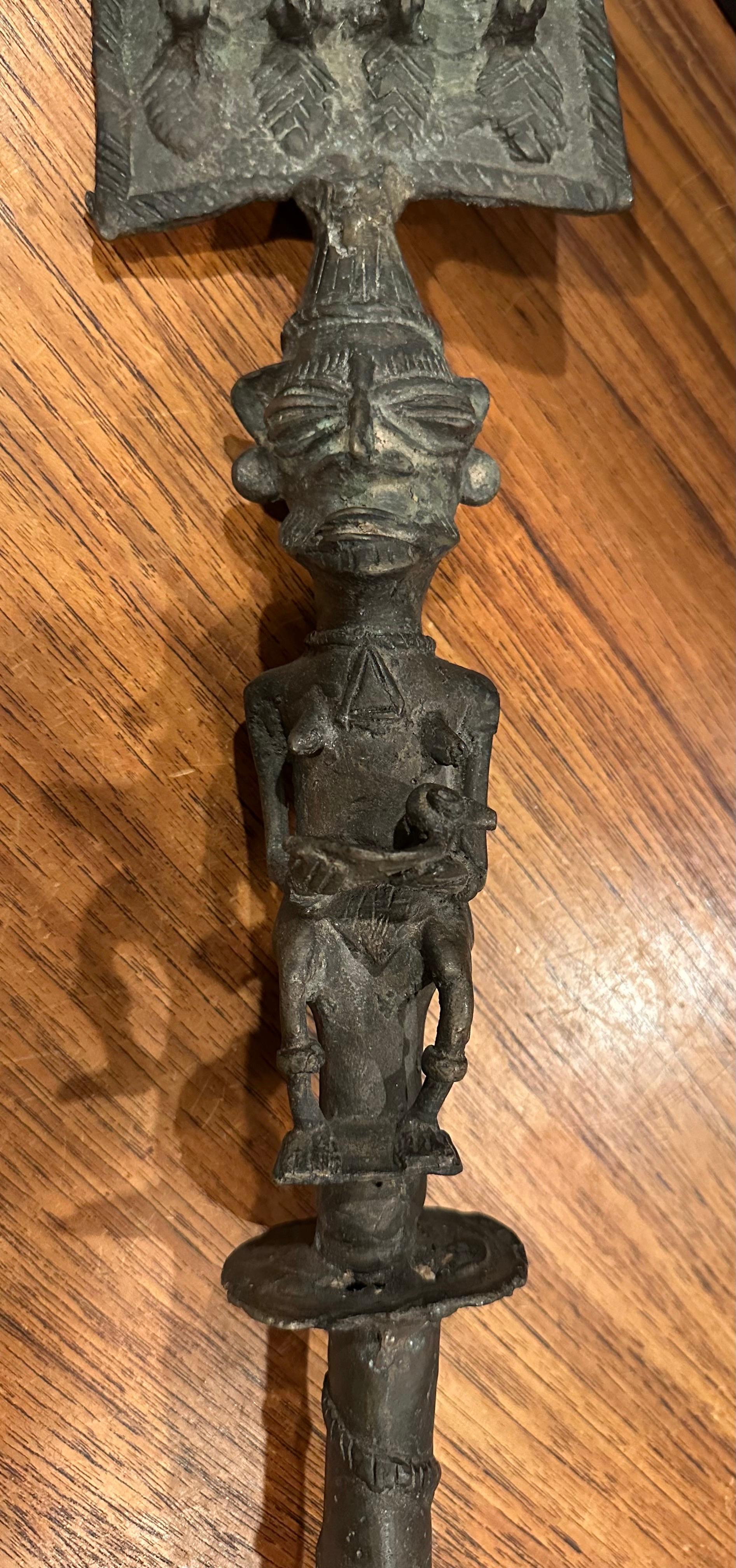 Patinierte Indo-Tibetanisches Buddhismus Bronze „Phurba“ Ritual Dagger / Werkzeug, Vintage im Angebot 3