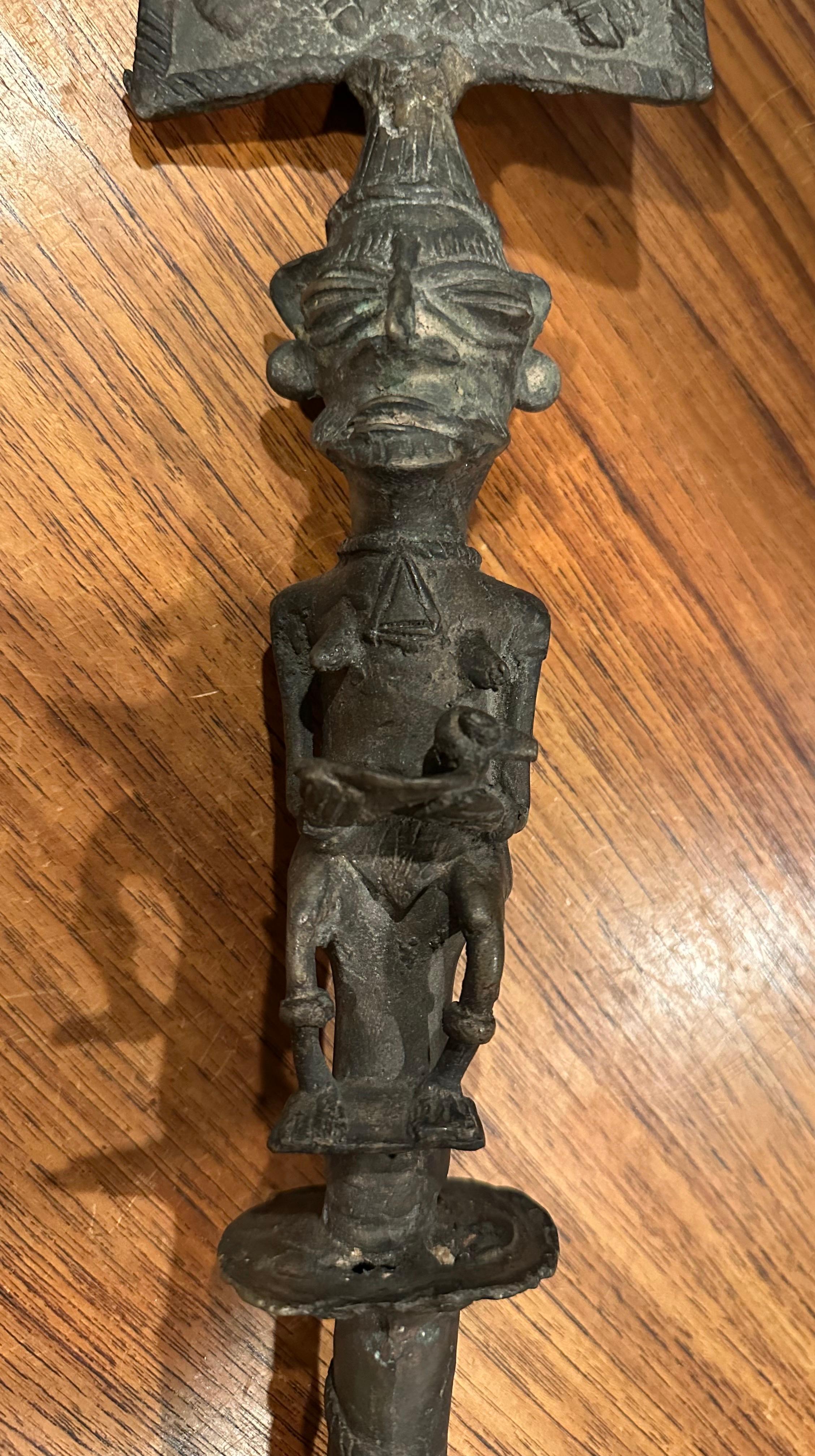 Patinierte Indo-Tibetanisches Buddhismus Bronze „Phurba“ Ritual Dagger / Werkzeug, Vintage im Angebot 4