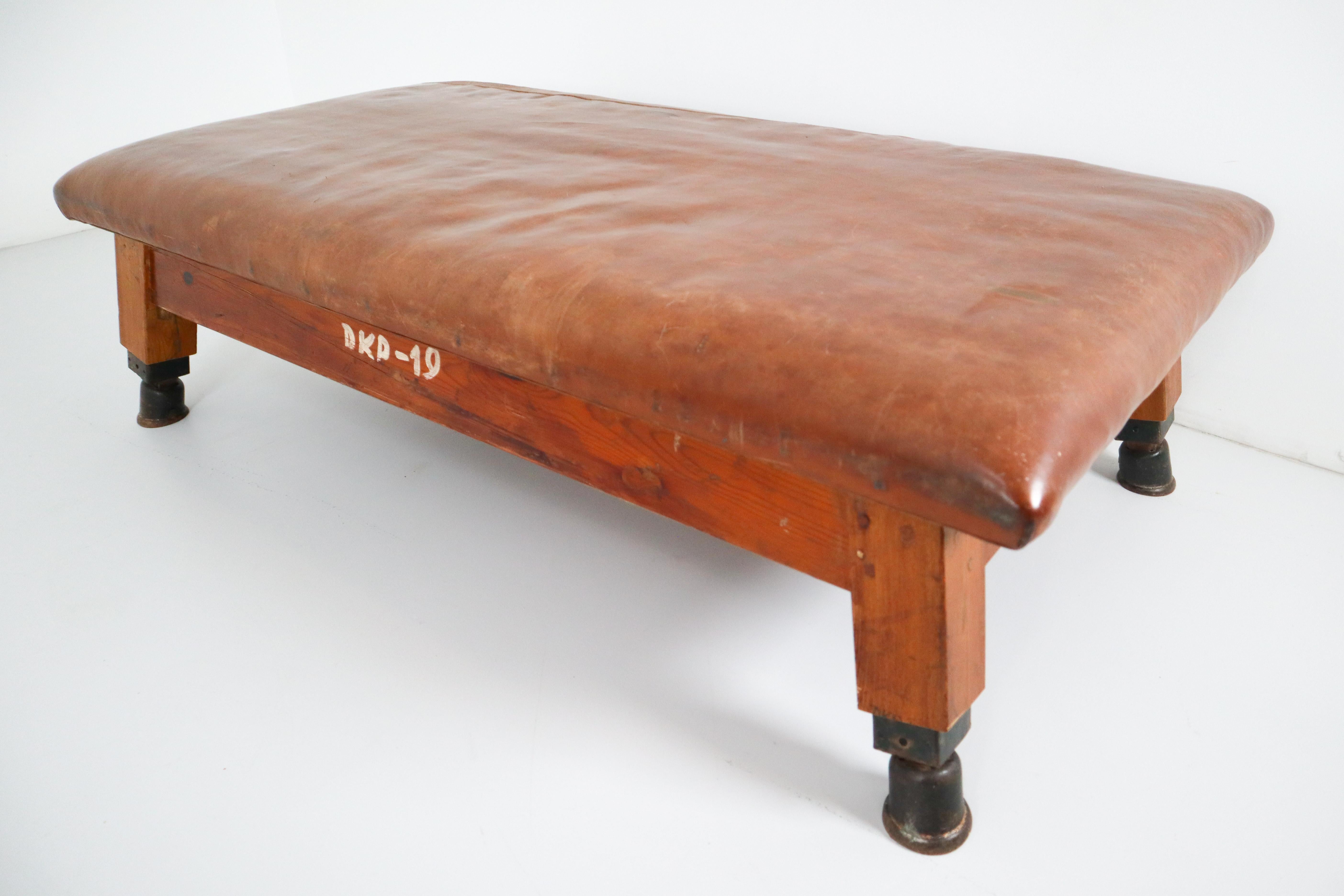 Vintage Patinated Leather Gym Bench or Table, circa 1940 In Good Condition In Almelo, NL