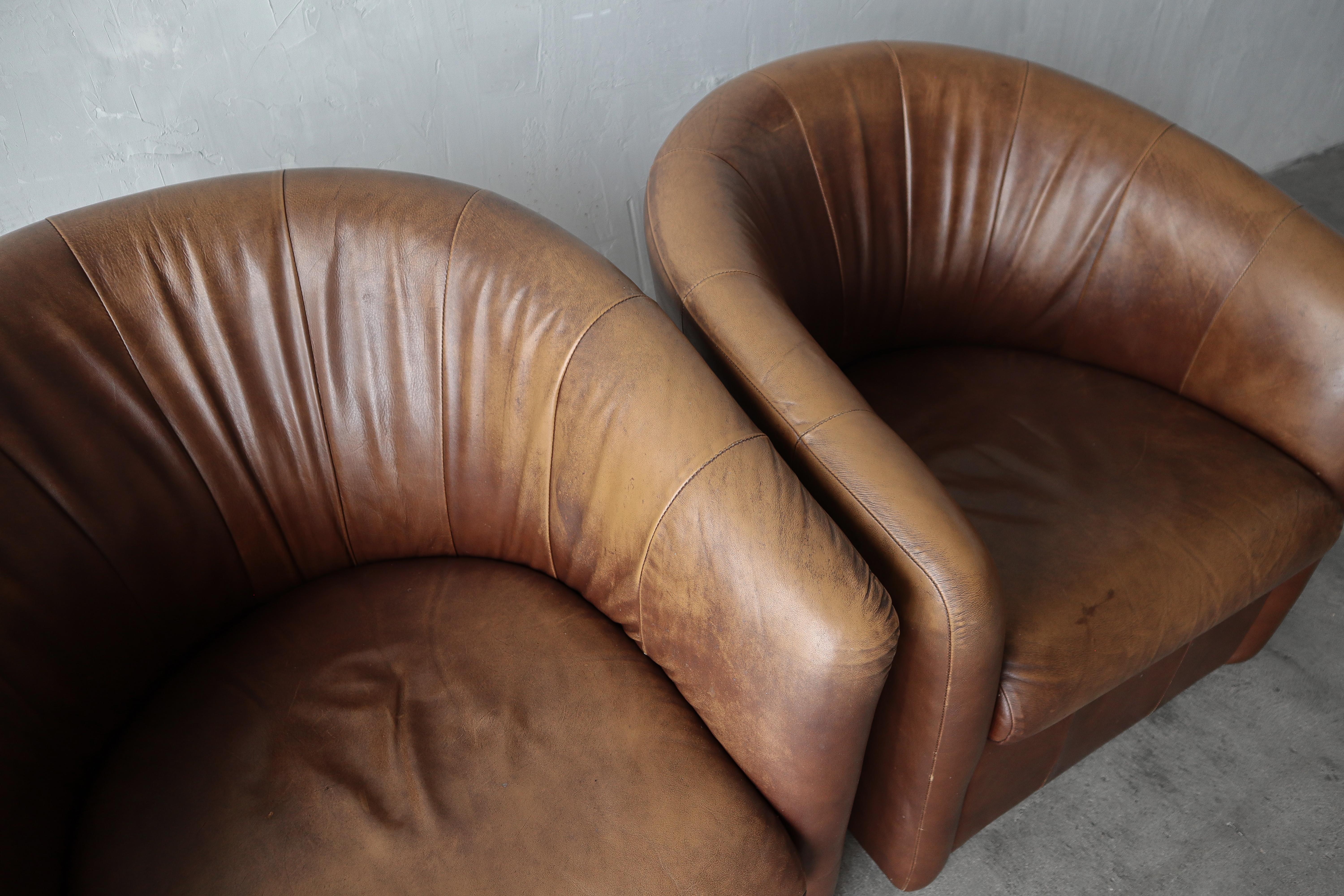 Vintage Lounge-Stühle aus patiniertem Leder im Angebot 2