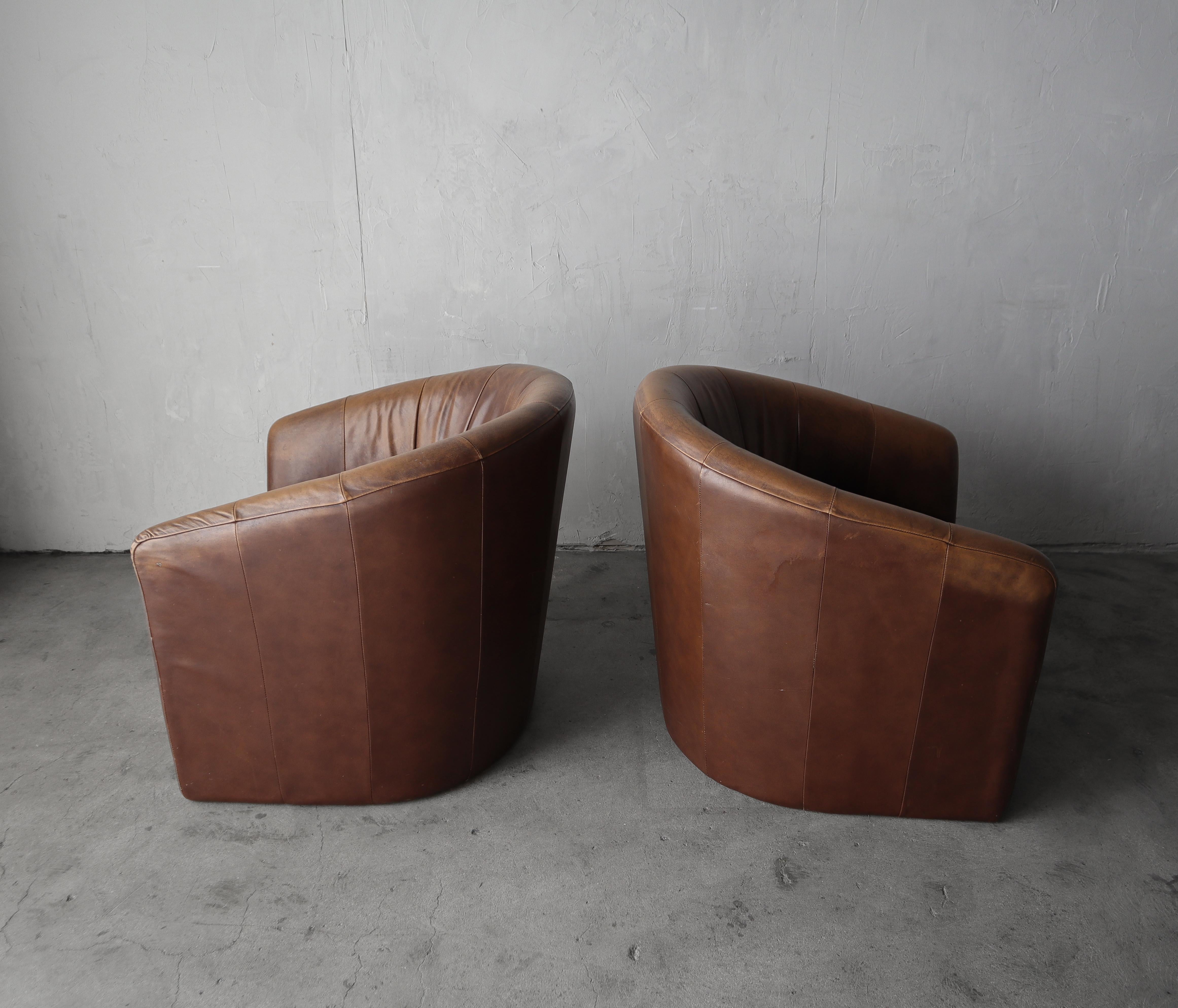 Vintage Lounge-Stühle aus patiniertem Leder im Angebot 4