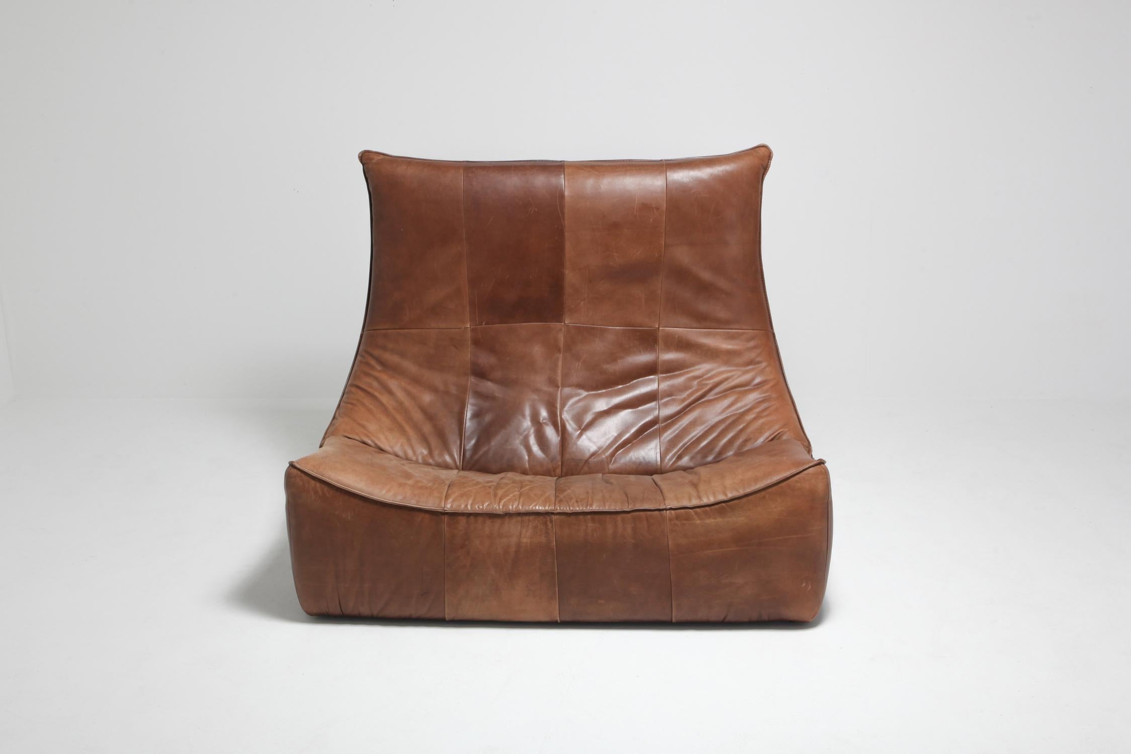 Sofa by Gerard Van Den Berg, for Montis, The Netherlands, 1970s
Mid-Century Modern luxury leather vintage high back couch 'The Rock'.
It's magnificent design let's the piece act as a room divider or screen at the same time as being a sofa.
Made