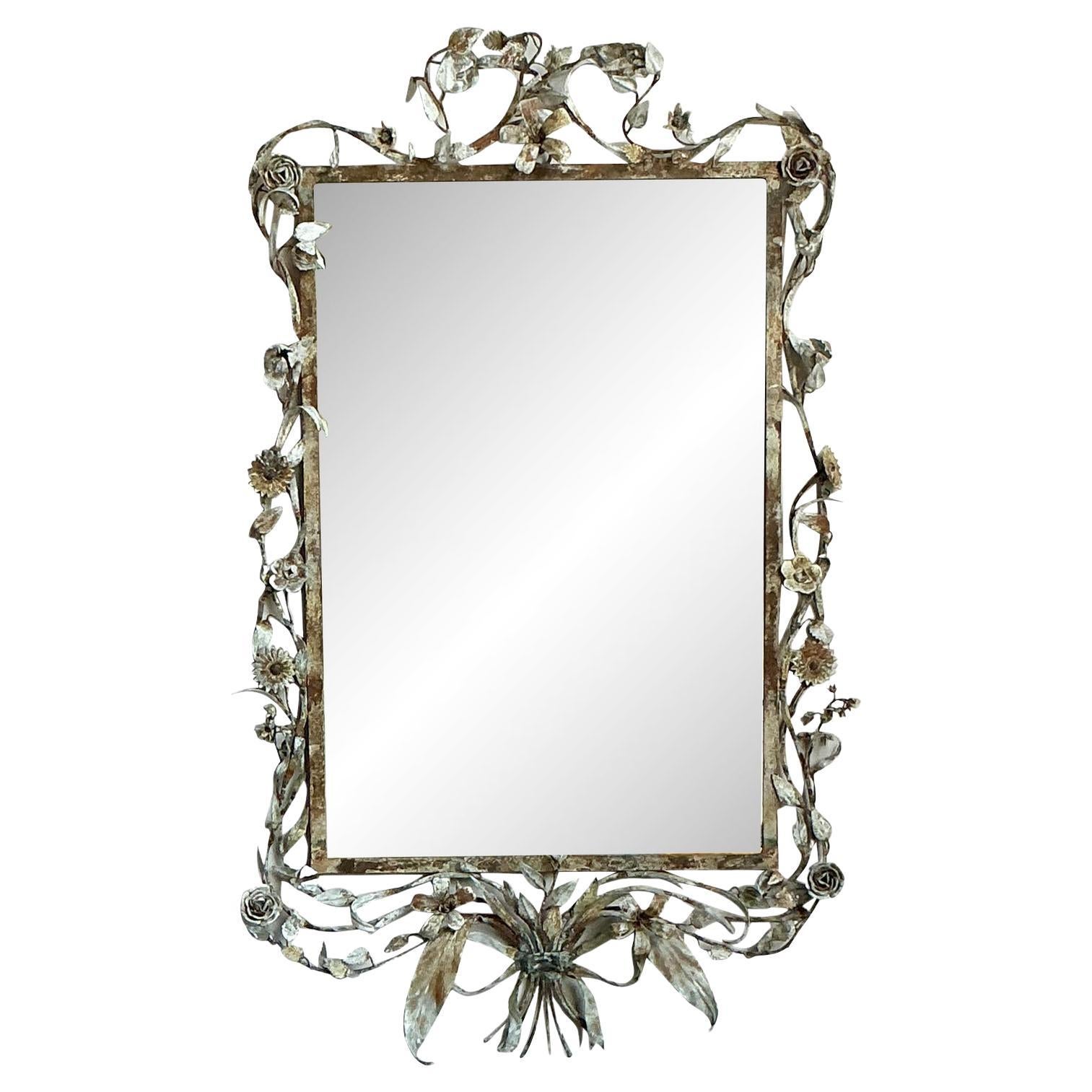 Espejo vintage enredadera floral de metal patinado en venta