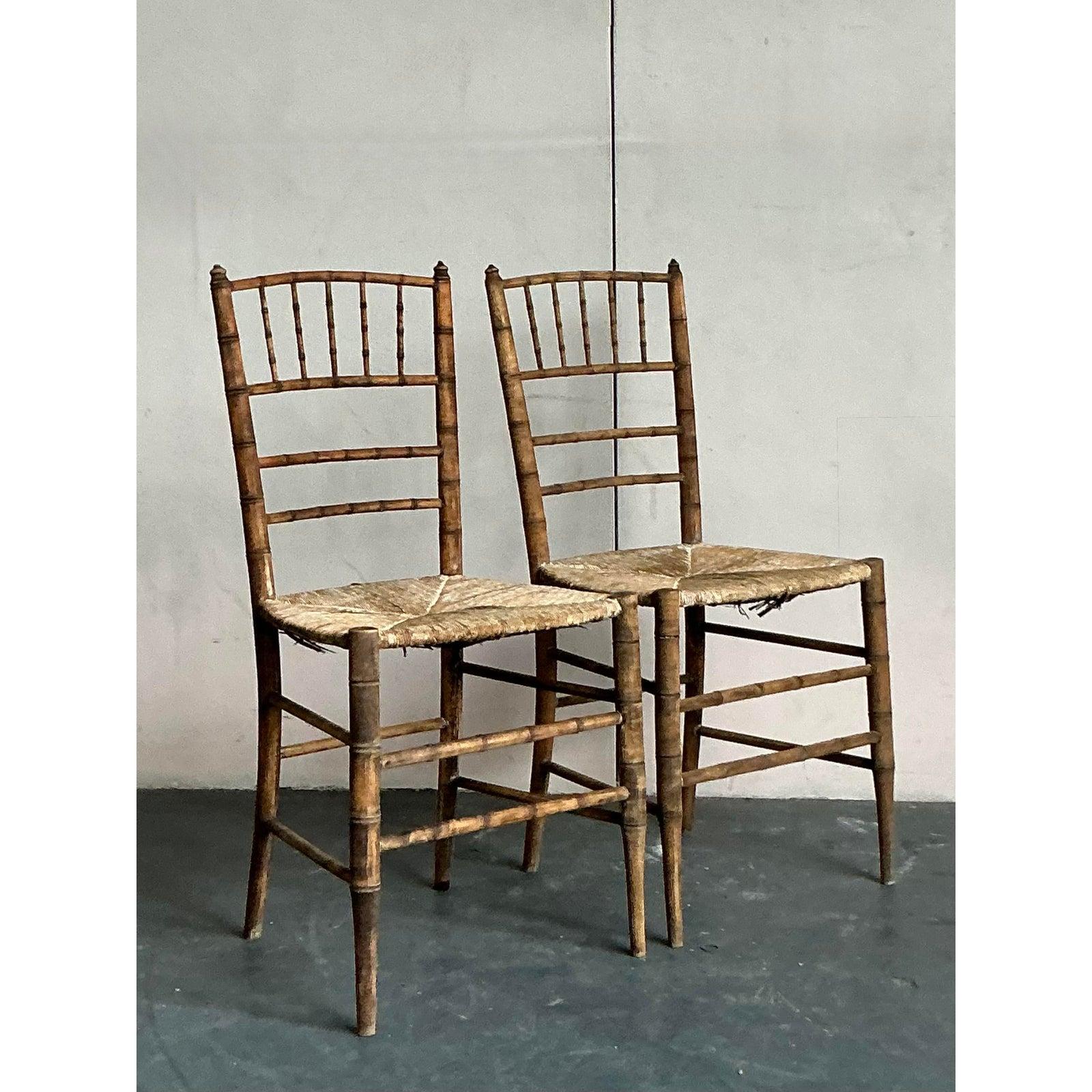 Vintage Patinated Rush Sitz Charvari Stühle - Ein Paar (Rustikal) im Angebot
