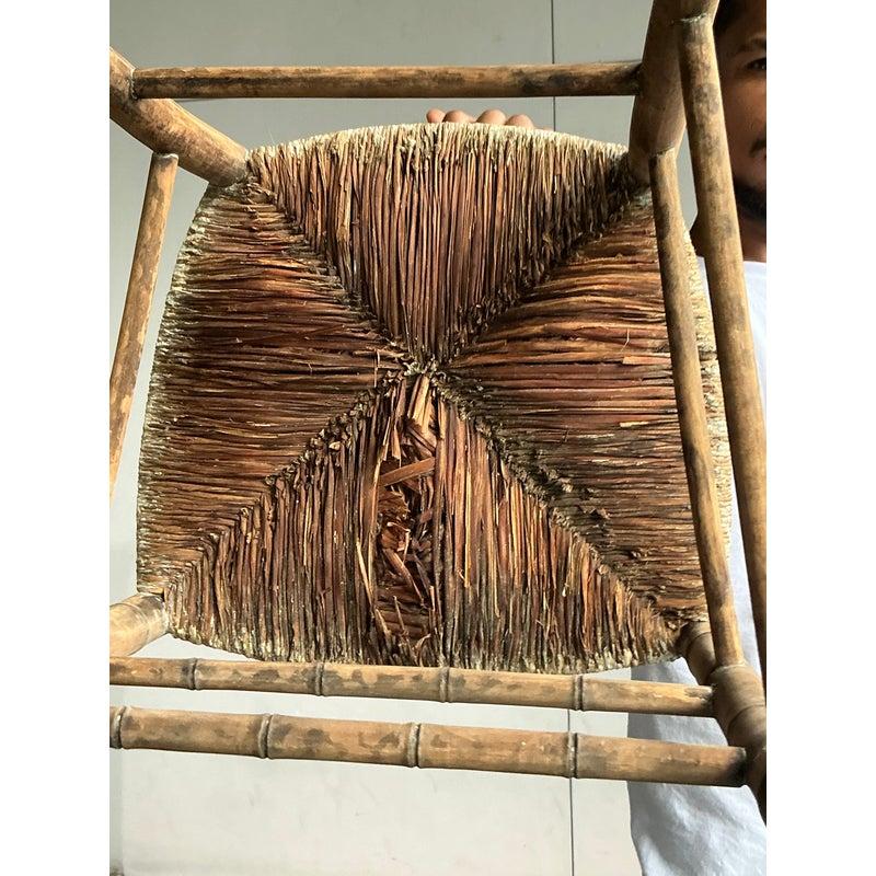 Vintage Patinated Rush Sitz Charvari Stühle - Ein Paar (20. Jahrhundert) im Angebot
