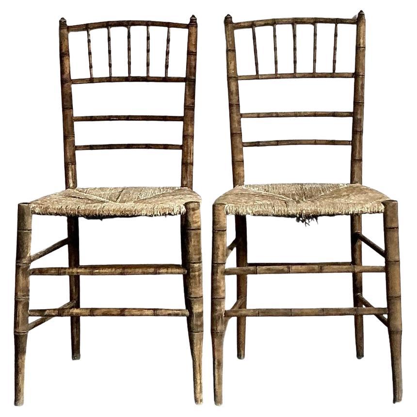 Vintage Patinated Rush Sitz Charvari Stühle - Ein Paar im Angebot