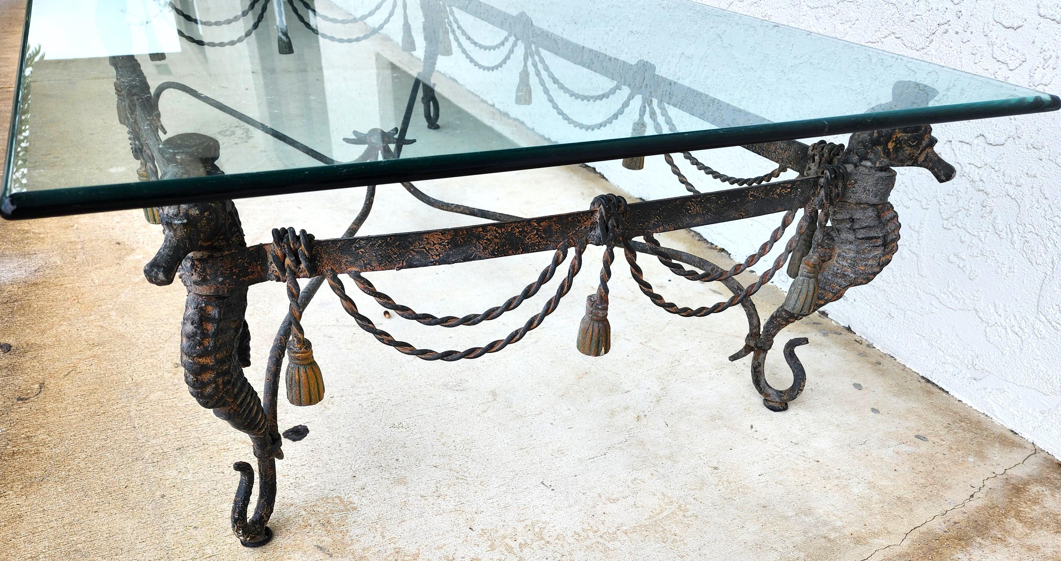 Table basse vintage patinée hippocampe et étoile de mer en vente 4