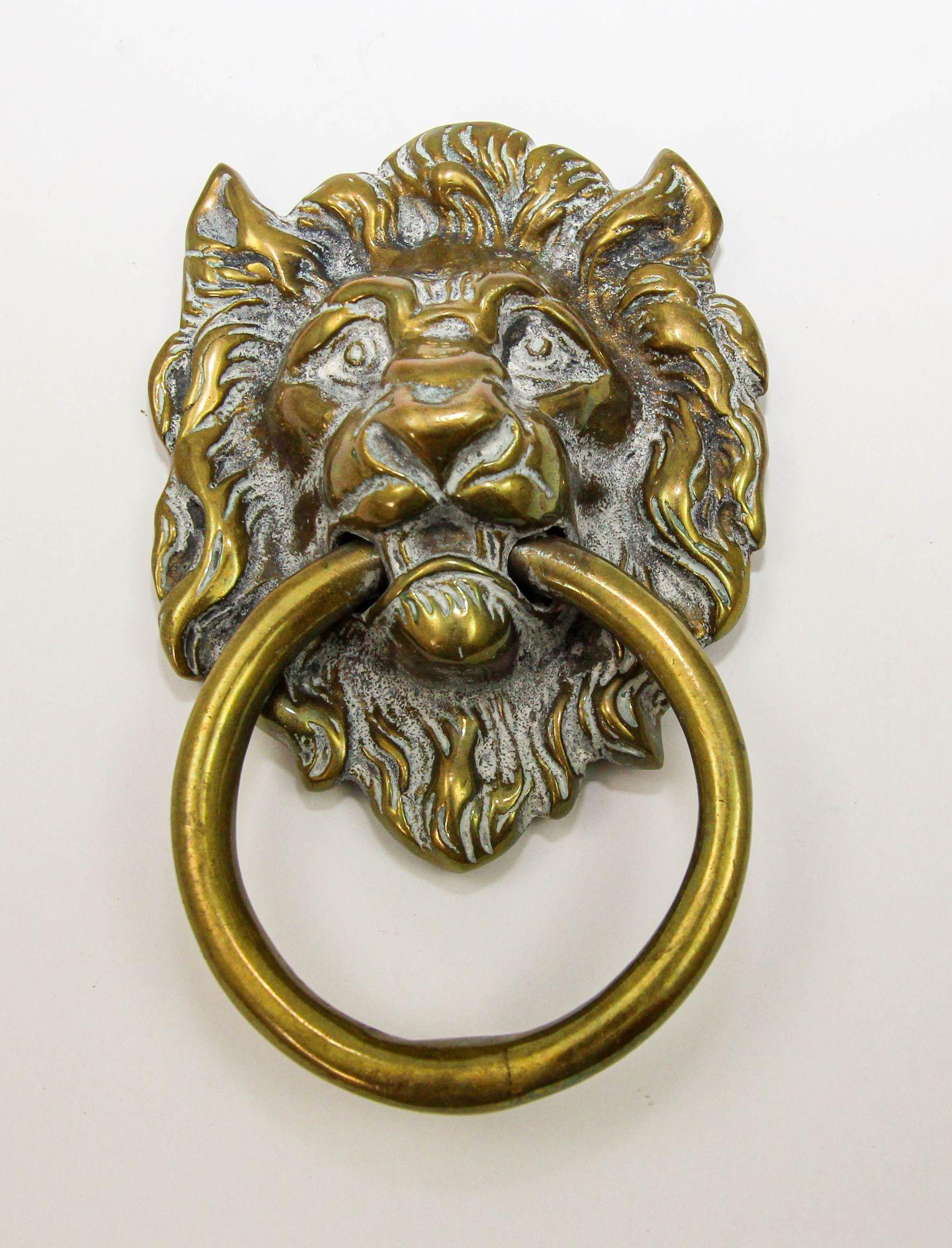 Vintage Patinated Solid Cast Brass Lion's Head Door Knocker.
Vintage large solid cast brass Lion's Head door knocker.
Georgian English style large hand cast bronze lion's head door knocker.
The lion's head form with attached knocker hand pull