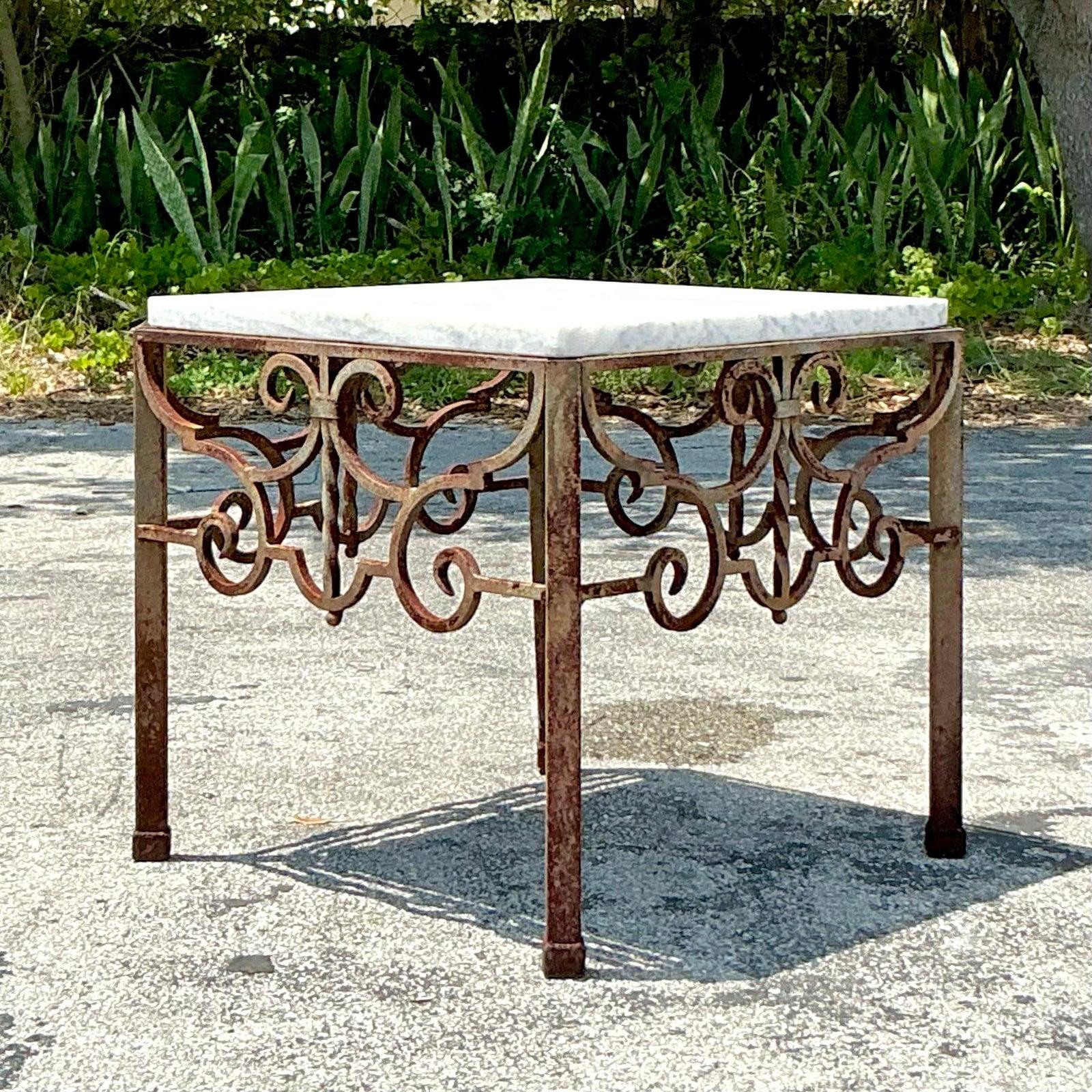 Table d'appoint vintage en fer forgé patiné à volutes en vente 3