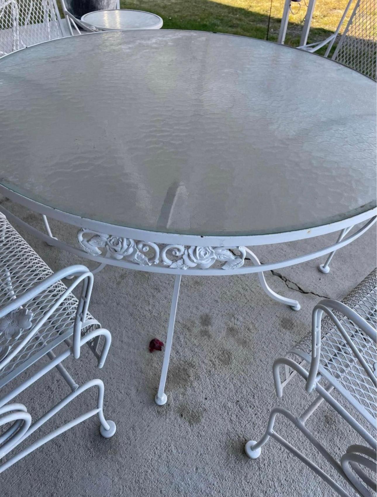 Ensemble de patio vintage de Russell Woodard, fleur et feuille  Modèle table + 4 chaises en vente 2