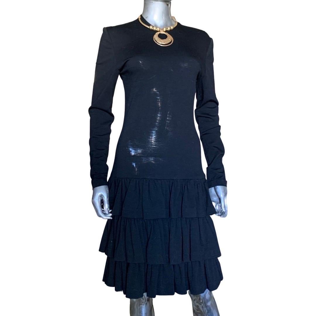 Vintage Patrick Kelly Paris Schwarzes gestuftes Jersey-Kleid mit Rüschen Größe 4/6 im Angebot 1