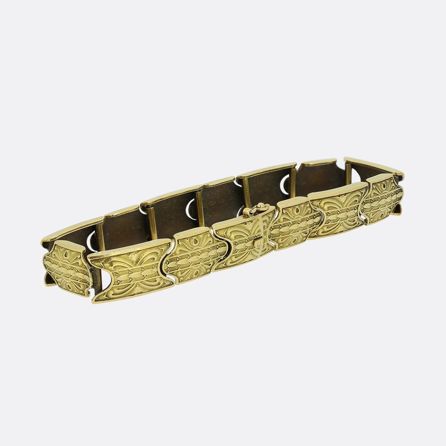 This is a beautiful and rare bracelet from the Victorian era. The bracelet features beautifully patterned links which have been carved in an elegant style. It sits in a perfectly fitted vintage Asprey box.

Condition: Used (Good)
Weight: 21.1