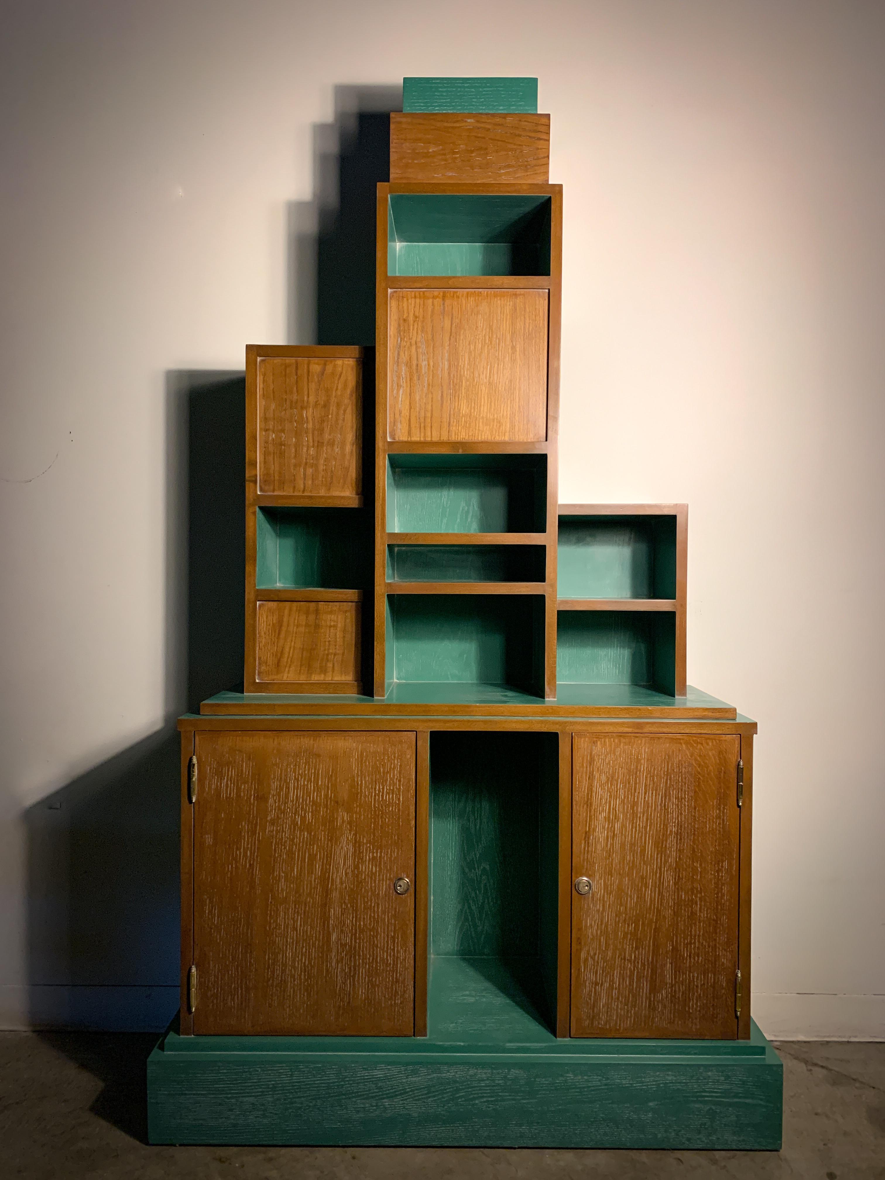 This is a superb vintage bookcase in the style of Paul Frankl's iconic 'Skyscraper Furniture' of the 1920s. Frankl was a pioneer in introducing ideas of modernism to the USA. This bookcase design was a solution for storing his many large form books