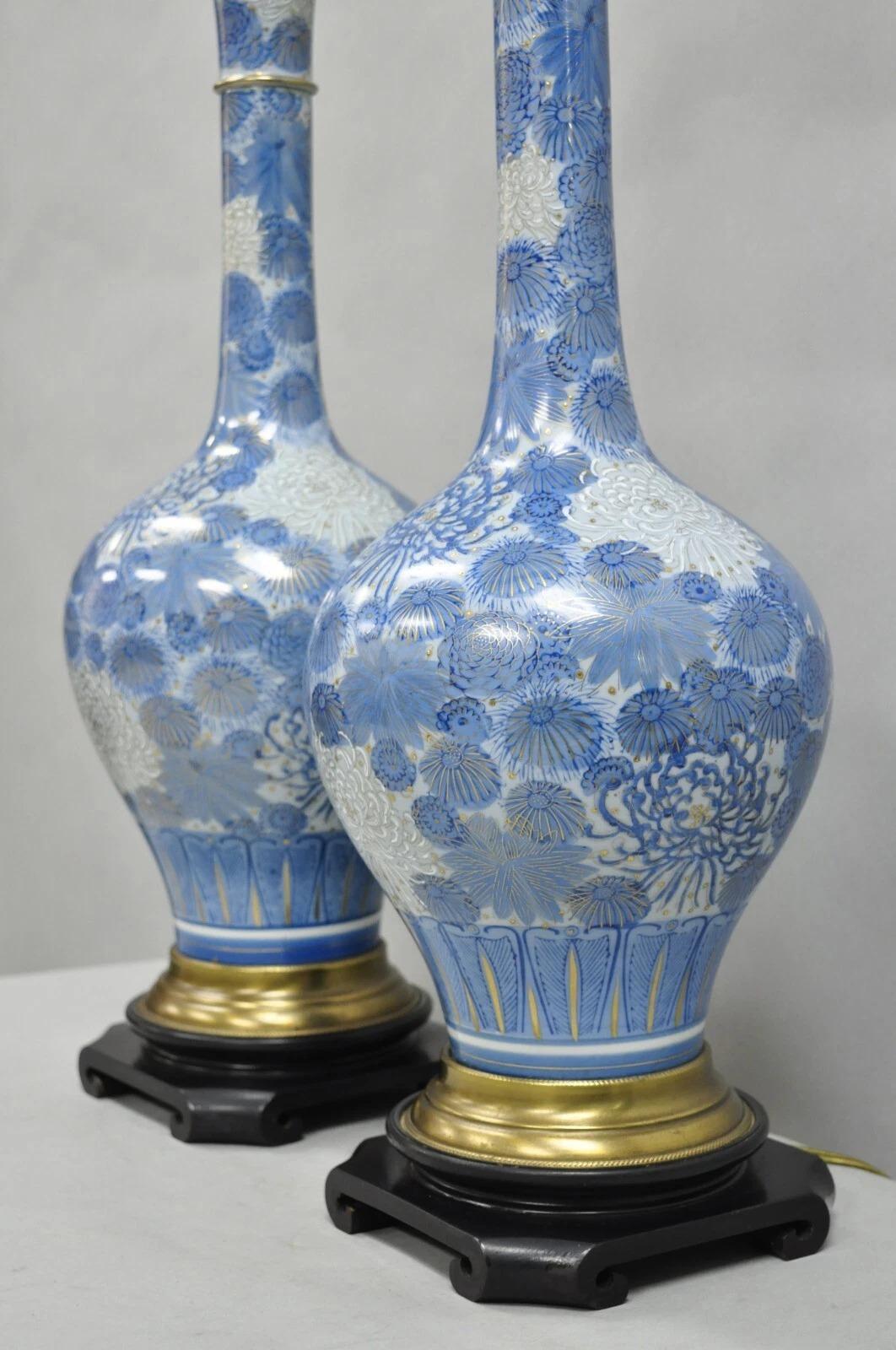 Vintage Paul Hanson Chinoiserie Blue Poreclain Flower Oriental Table Lamp Pair In Good Condition For Sale In Philadelphia, PA