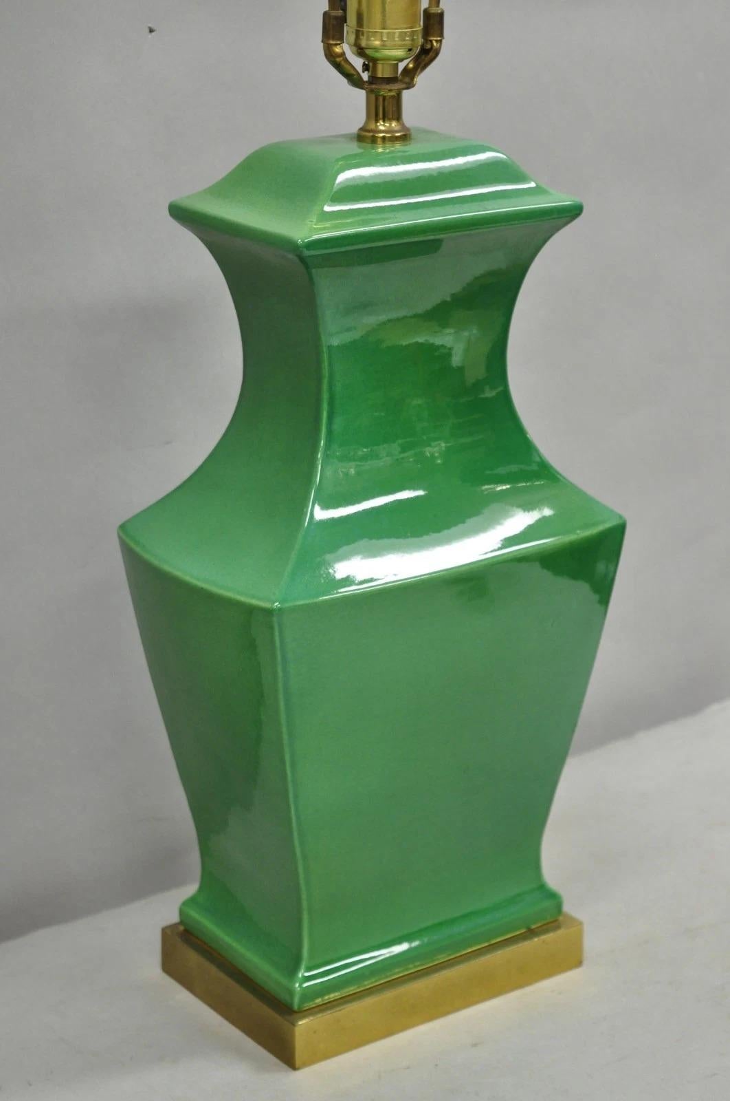 Vintage Paul Hanson Chinoiserie Green Porcelain Jardiniere Oriental Table Lamp In Good Condition For Sale In Philadelphia, PA