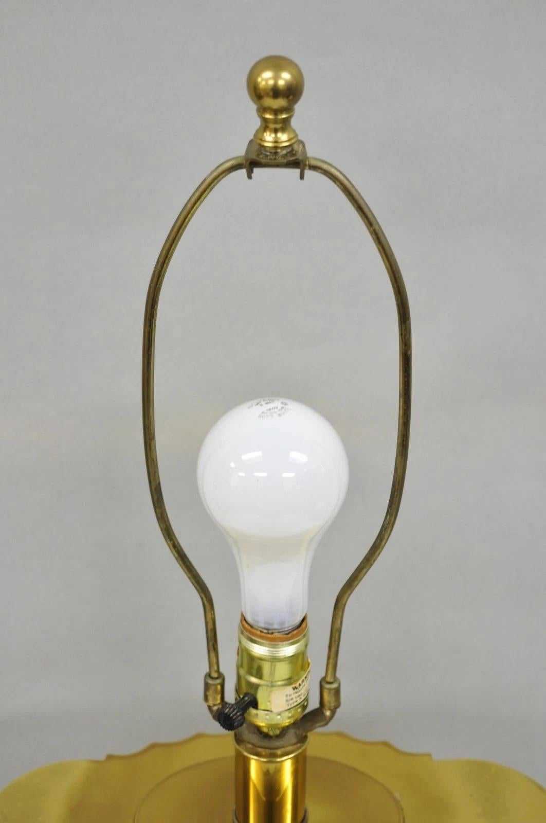 Lampe de table vintage Paul Hanson MCM Hollywood Regency en laiton bruni et cannelé en vente 5