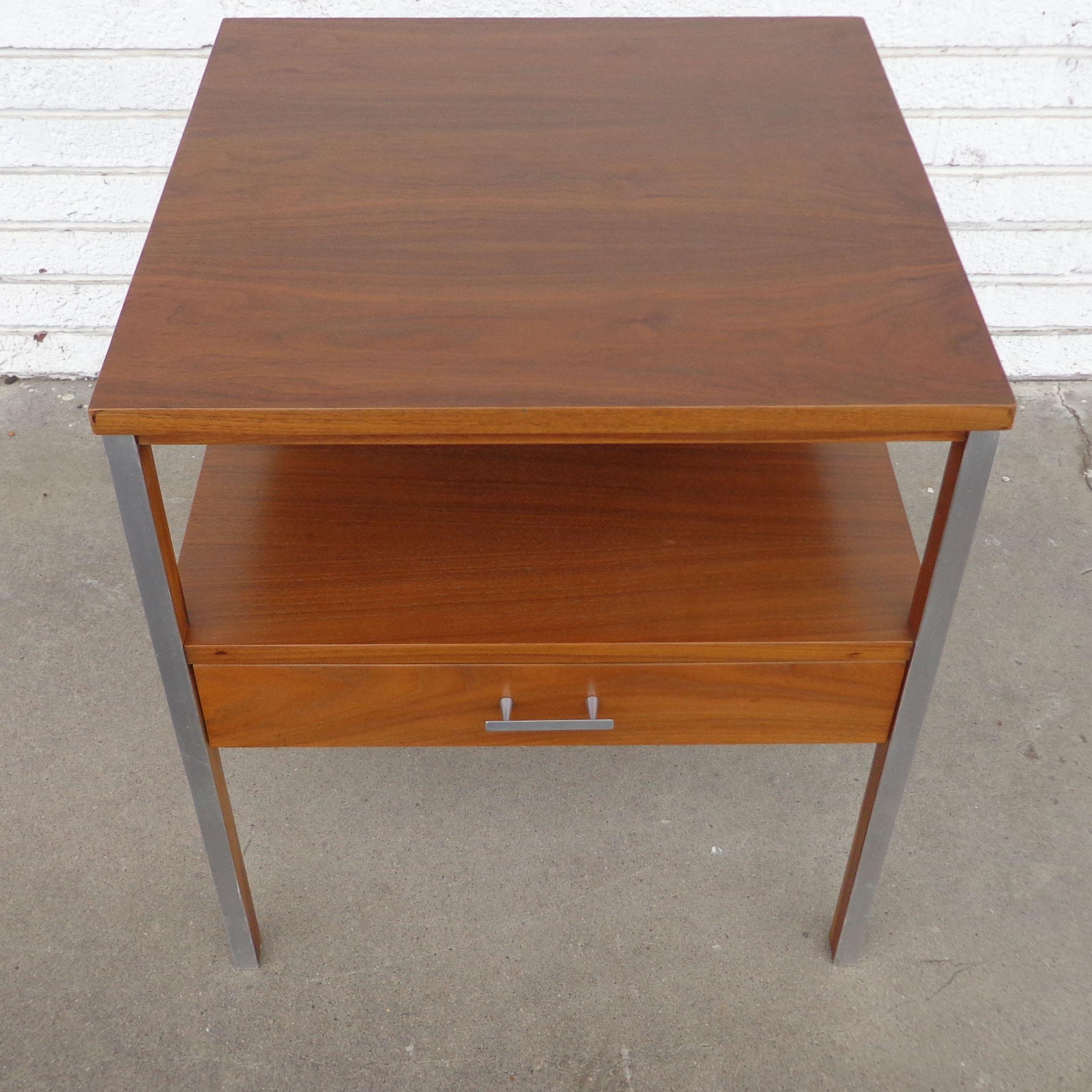 North American Vintage Paul McCobb End Table for Calvin For Sale