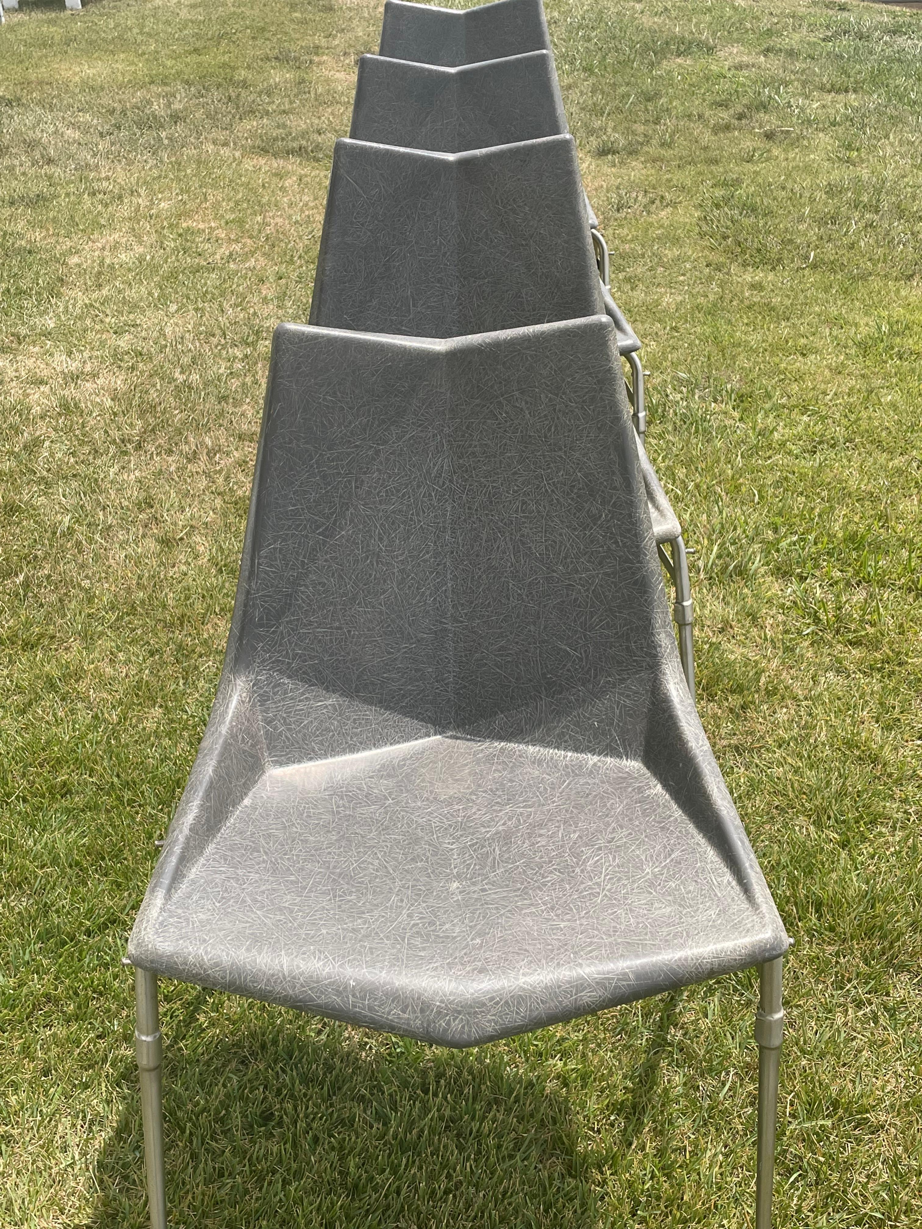 Mid-Century Modern Paul McCobb ensemble de quatre chaises Origami grises en fibre de verre vintage en vente