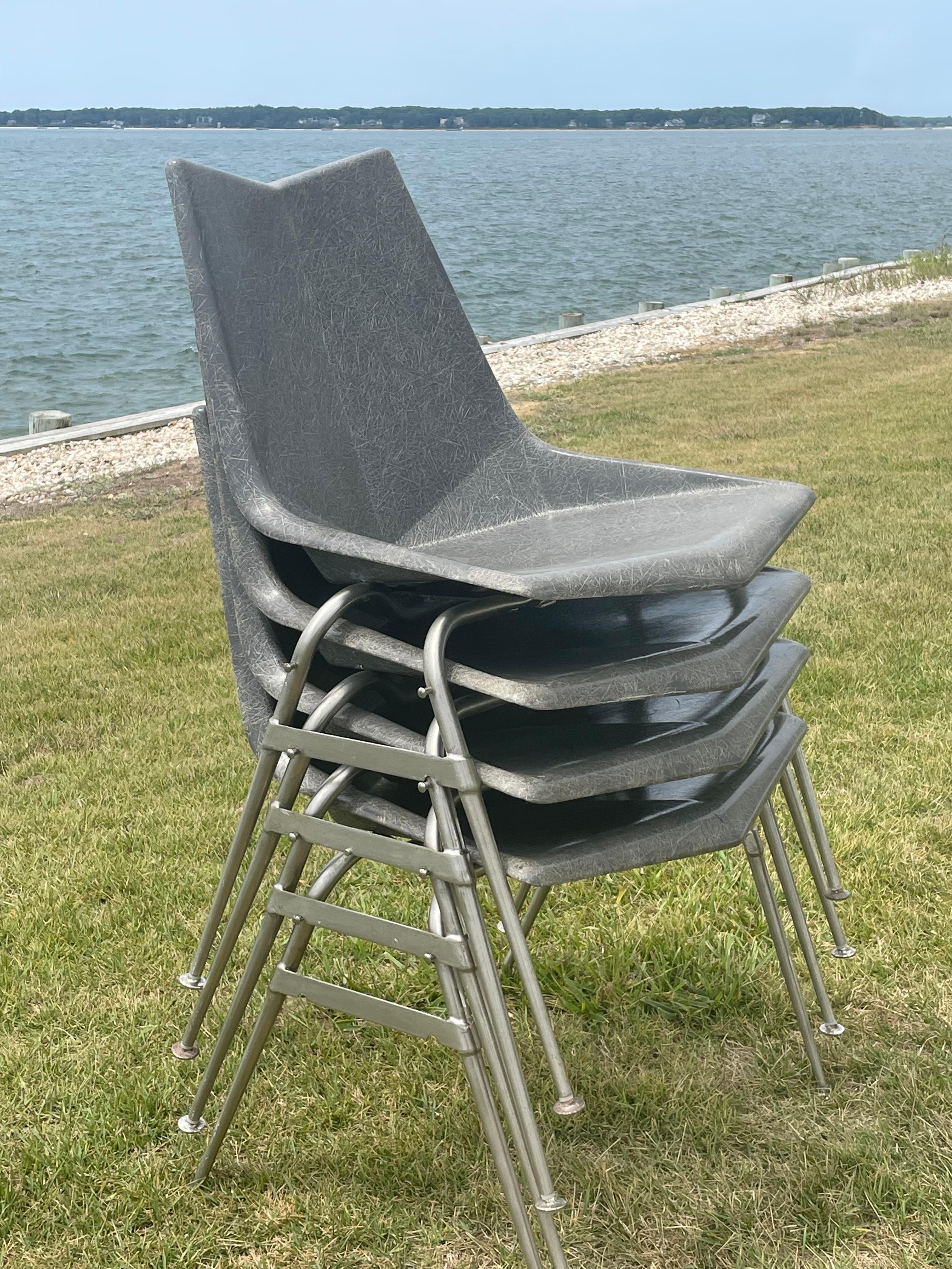 Américain Paul McCobb ensemble de quatre chaises Origami grises en fibre de verre vintage en vente