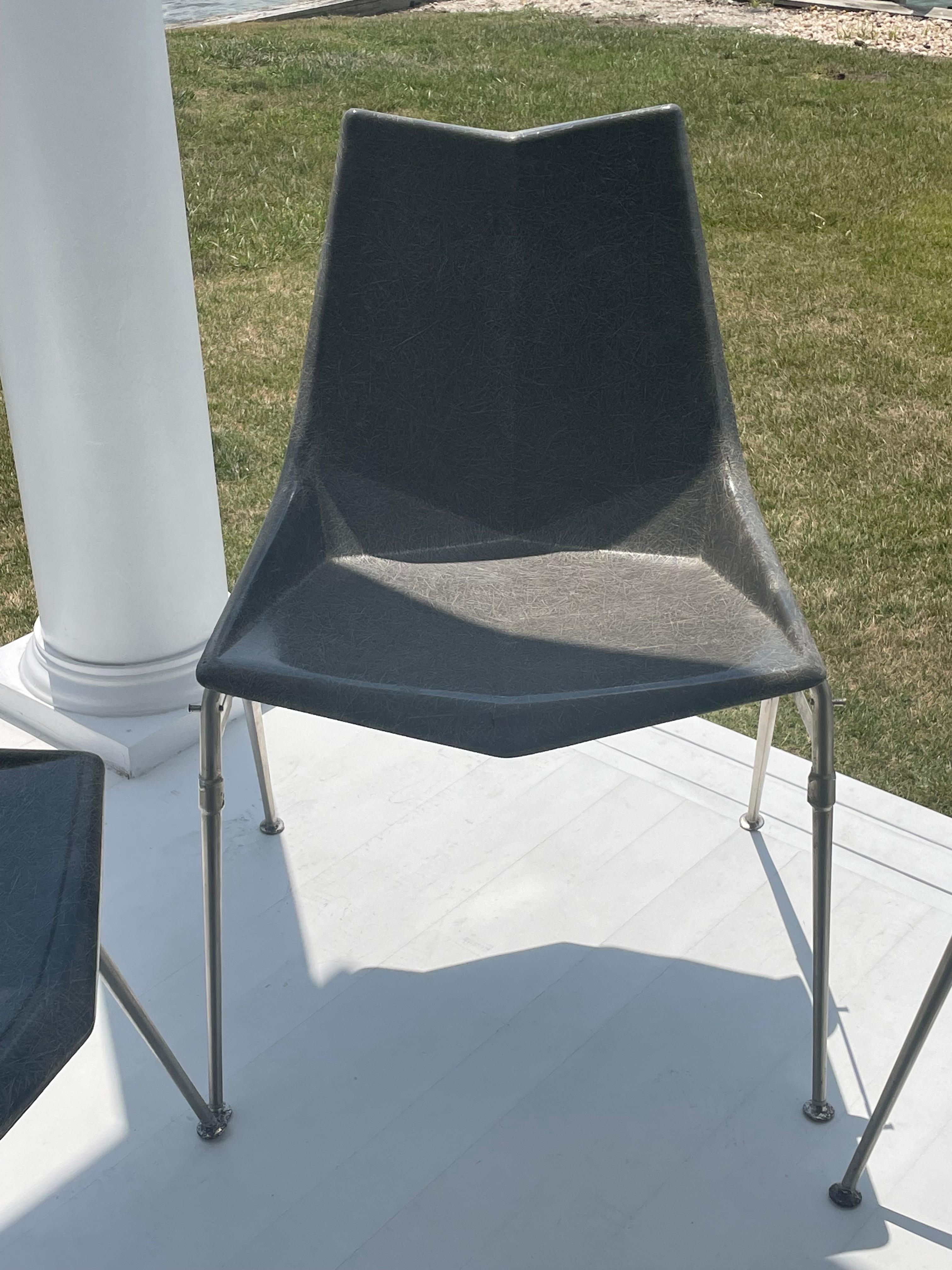 Milieu du XXe siècle Paul McCobb ensemble de quatre chaises Origami grises en fibre de verre vintage en vente