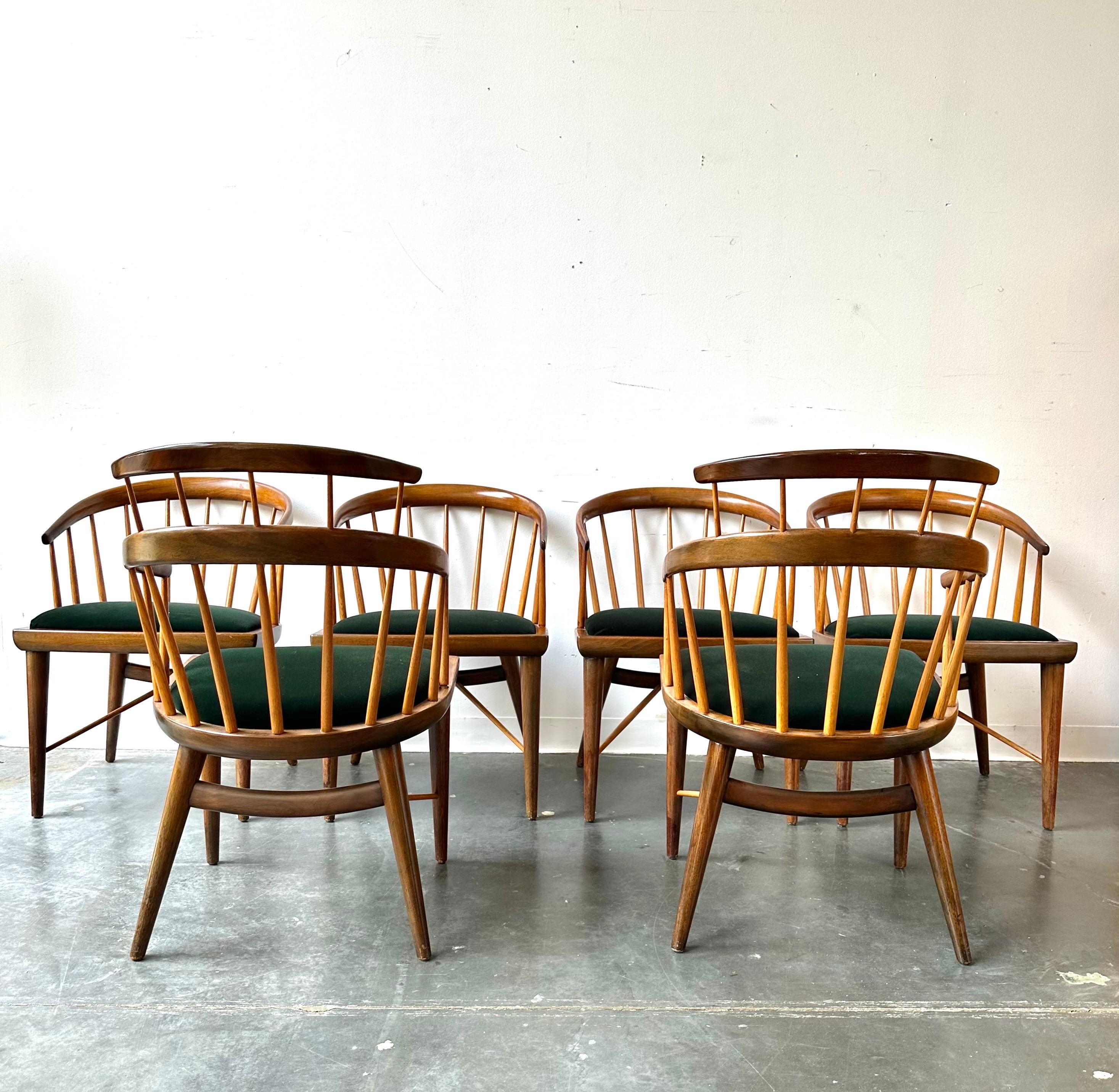 Barrel back dining chairs

In the manner of Paul Mccobb set of six chair dining with new green velvet upholstery.

Gorgeous look with some vintage wear.