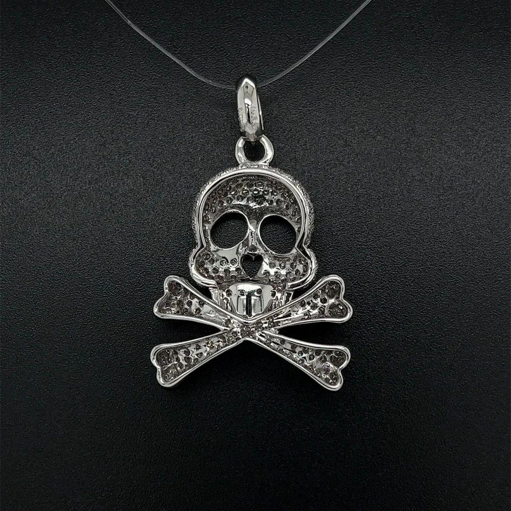 Vintage Pave Diamond Skull and Cross Bones Gold Pendant Necklace In Excellent Condition For Sale In Montreal, QC
