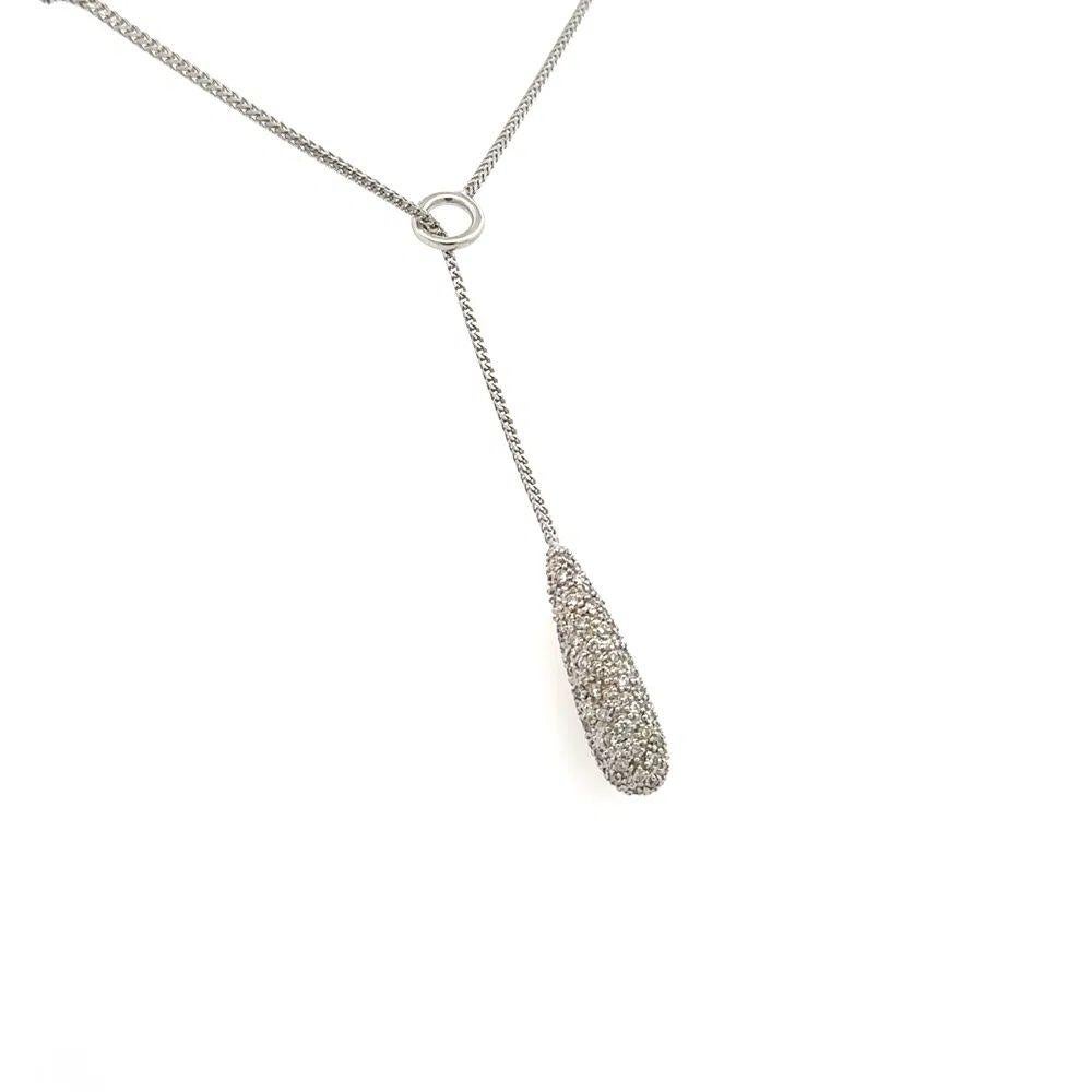 Semplicemente bello! Collana con ciondolo in oro Pave Diamond Tear Drop Slide Lariat finemente dettagliata. Incastonato a mano con diamanti, per un peso di circa 1.01tcw. Sospeso da una catena regolabile di 20 pollici. Ciondolo in oro bianco 18
