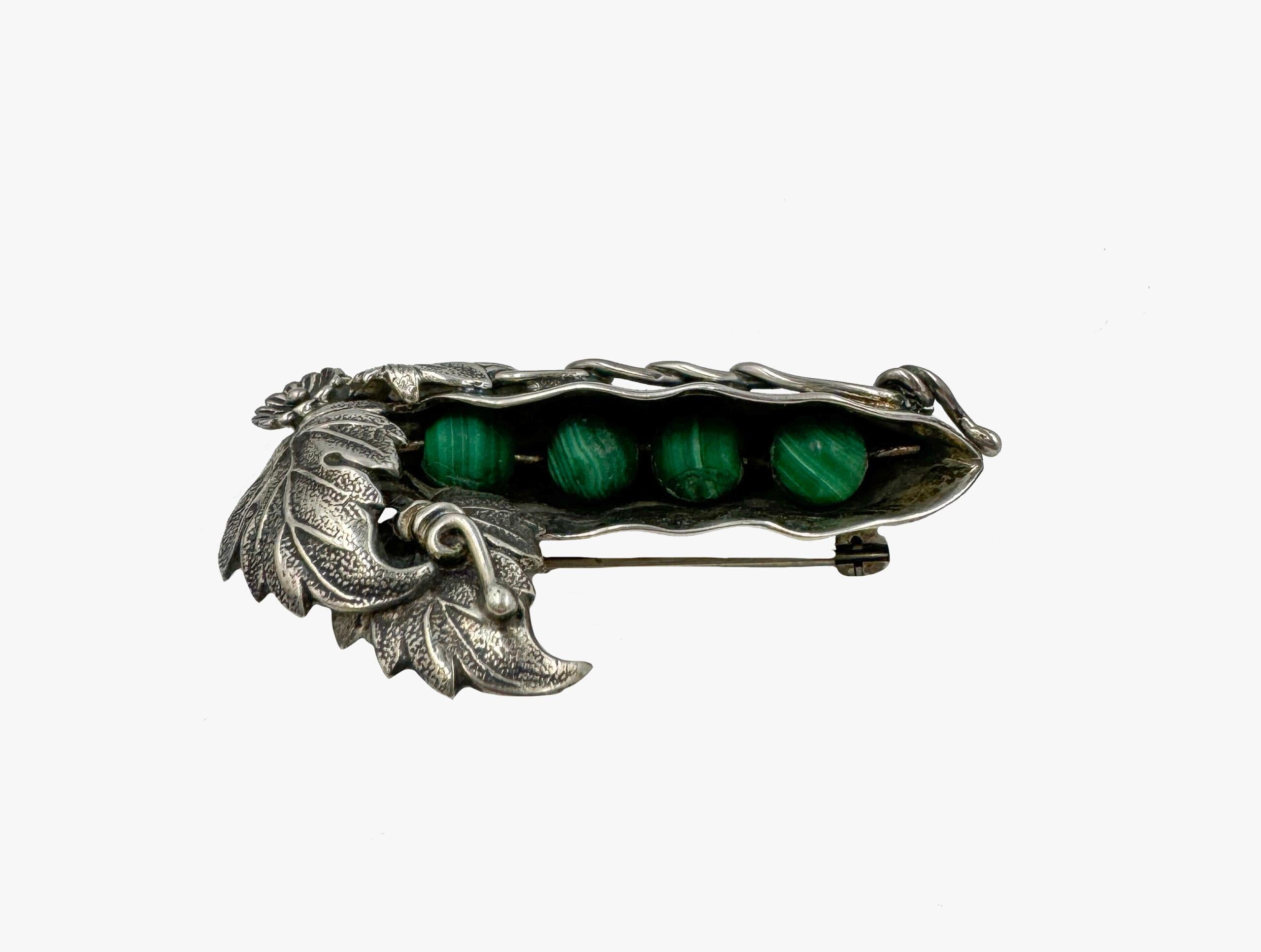 Vintage silver pea brooch with malachite peas For Sale 2