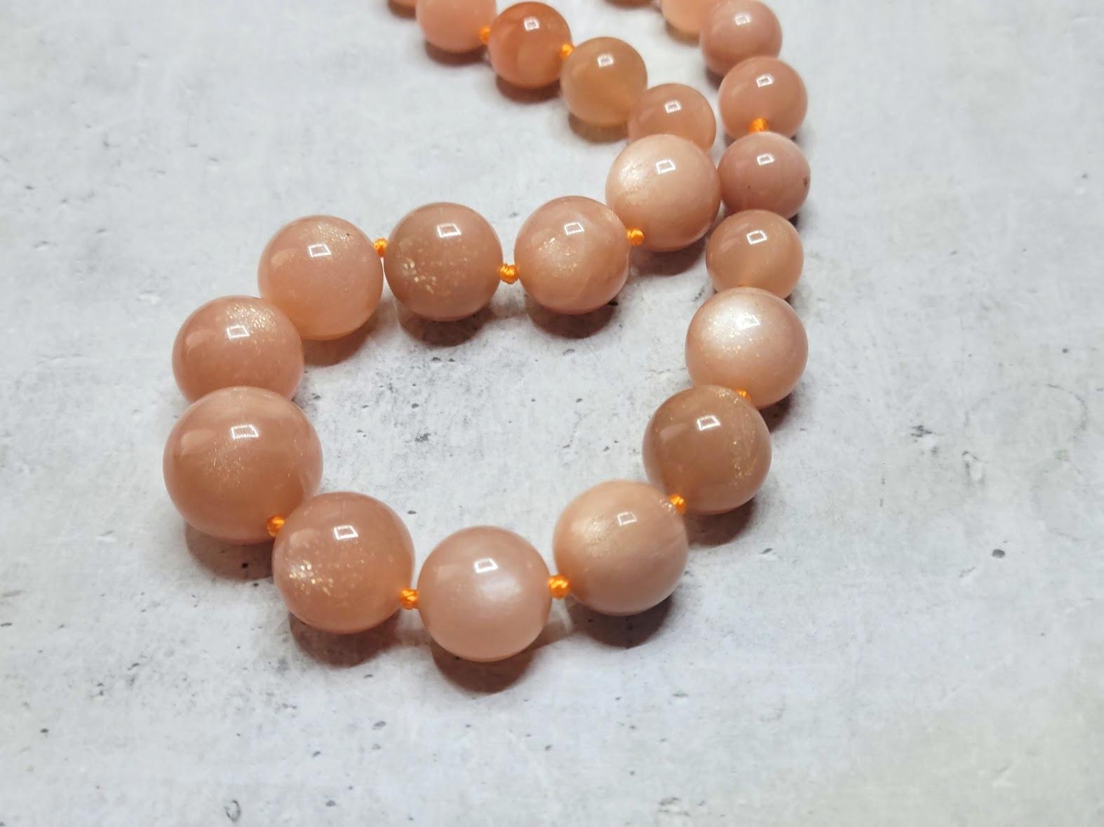 Bead Vintage Peach Moonstone Necklace For Sale