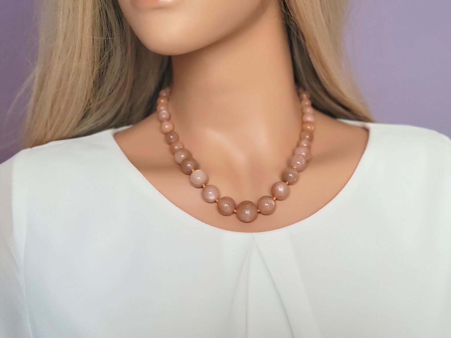 Women's Vintage Peach Moonstone Necklace For Sale