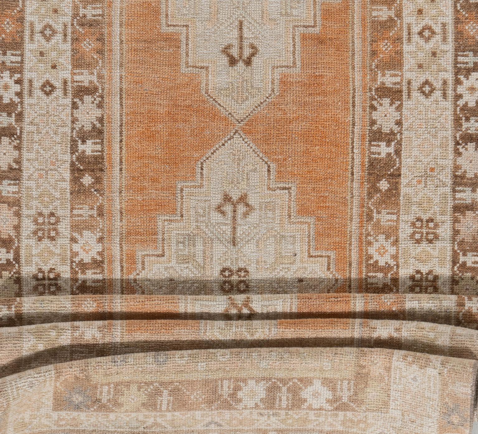 Vintage Peach Turkish Oushak Runner 2'11 X 9'1 In condizioni buone in vendita a New York, NY