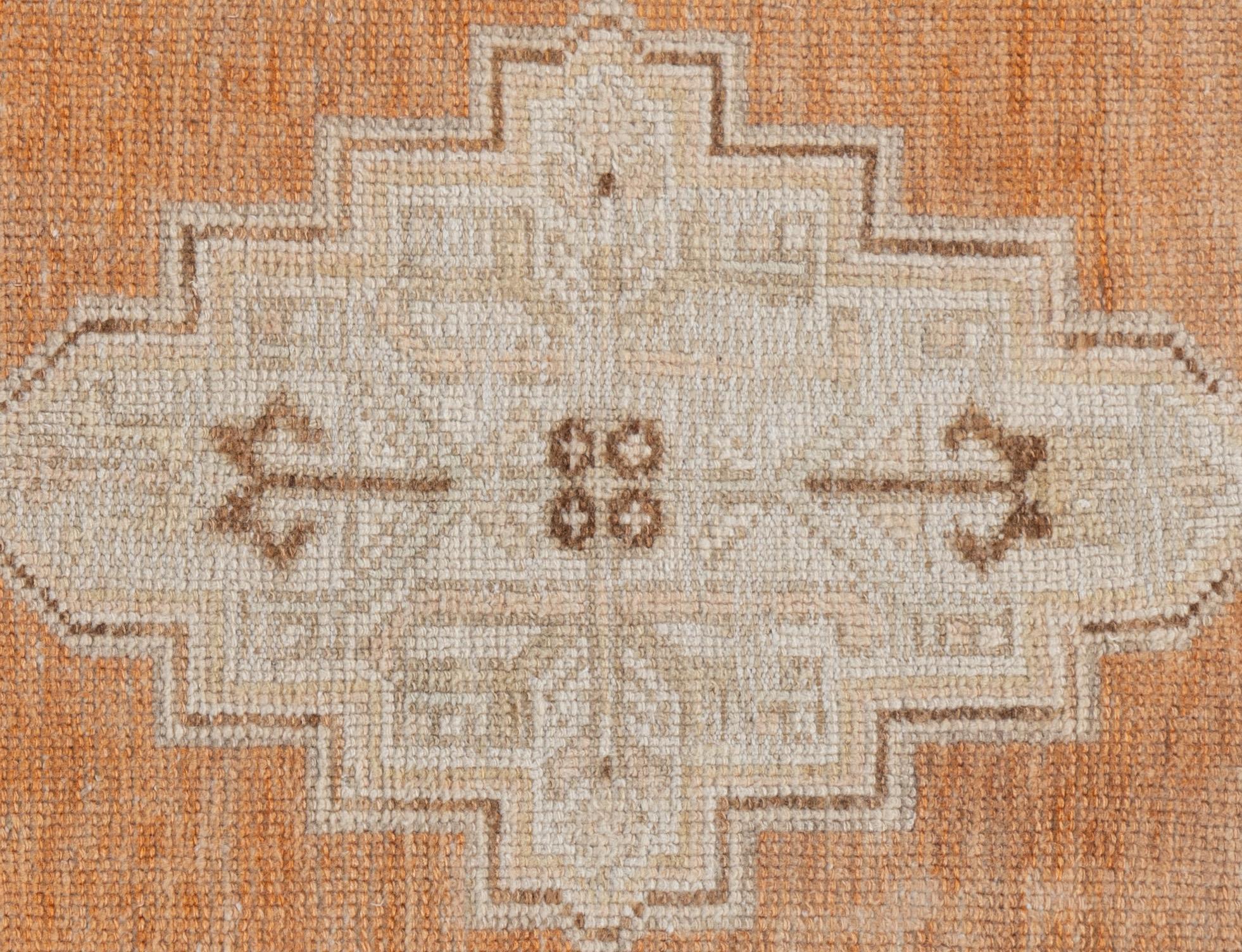 XX secolo Vintage Peach Turkish Oushak Runner 2'11 X 9'1 in vendita