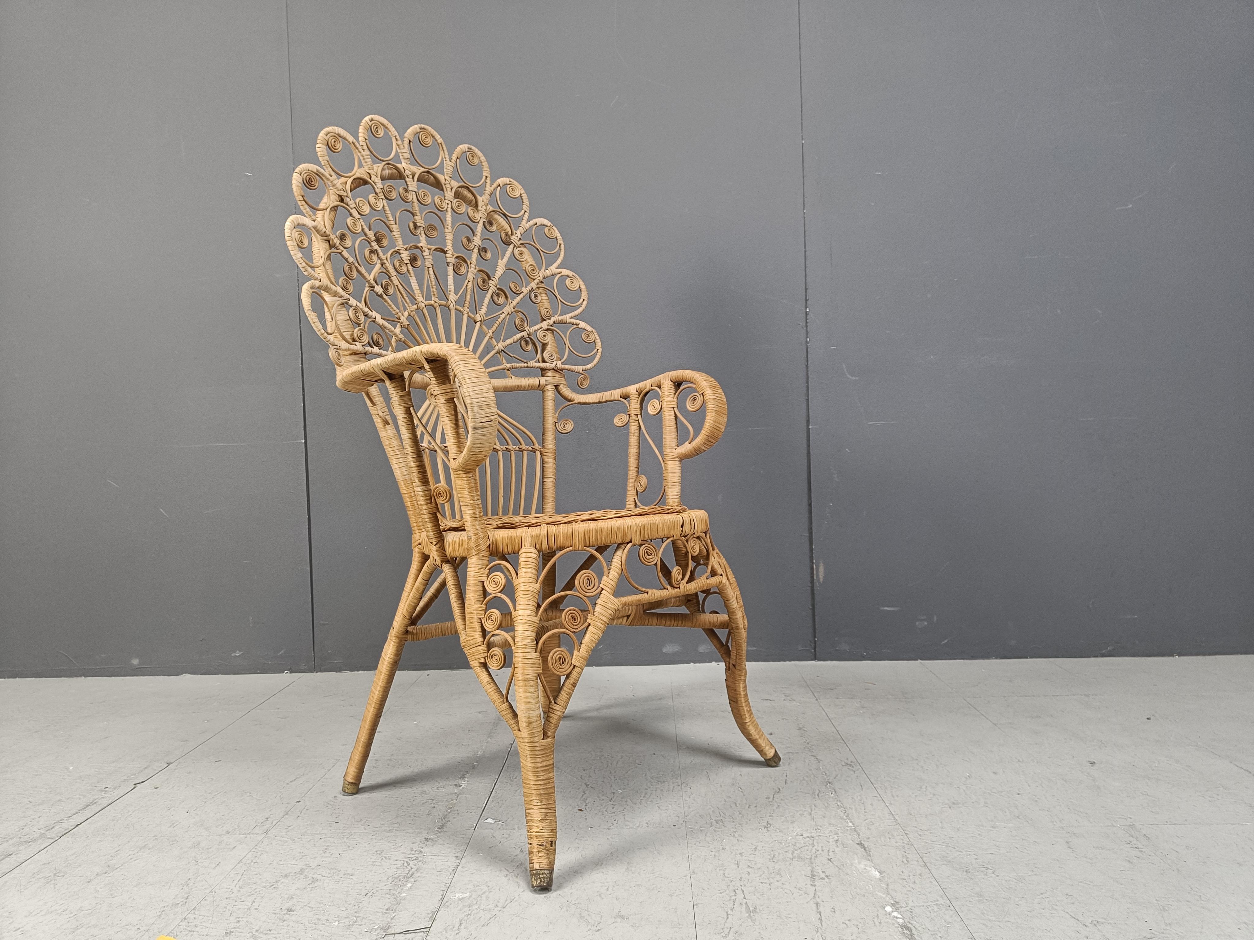 Elegant vintage peacock chair.

Timeless and decorative pieces in the bohemian style.

Can be used both in-and outside.

Good condition with normal age related wear

1970s - Asia

Height: 115cm
Width: 70cm
Depth: 55cm
Seat height: 45cm

Ref.: