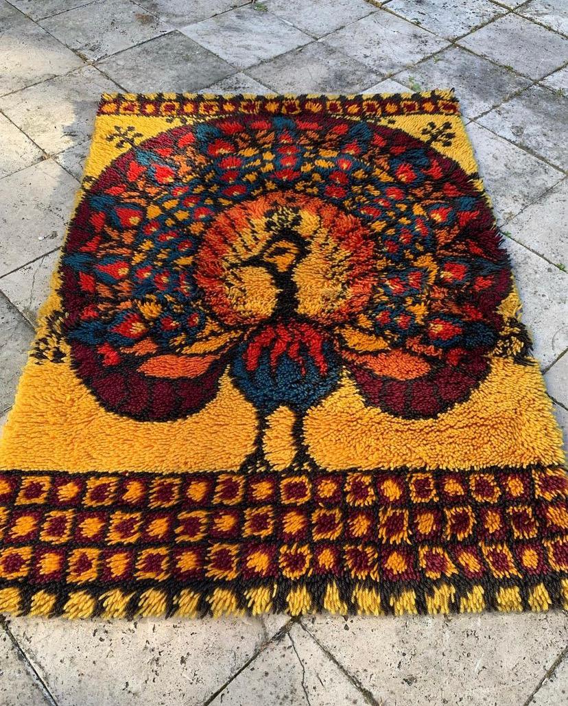 Beautiful vintage peacock high pile rug, produced by Ege Tæpper in Denmark in 1970s.

Good condition.