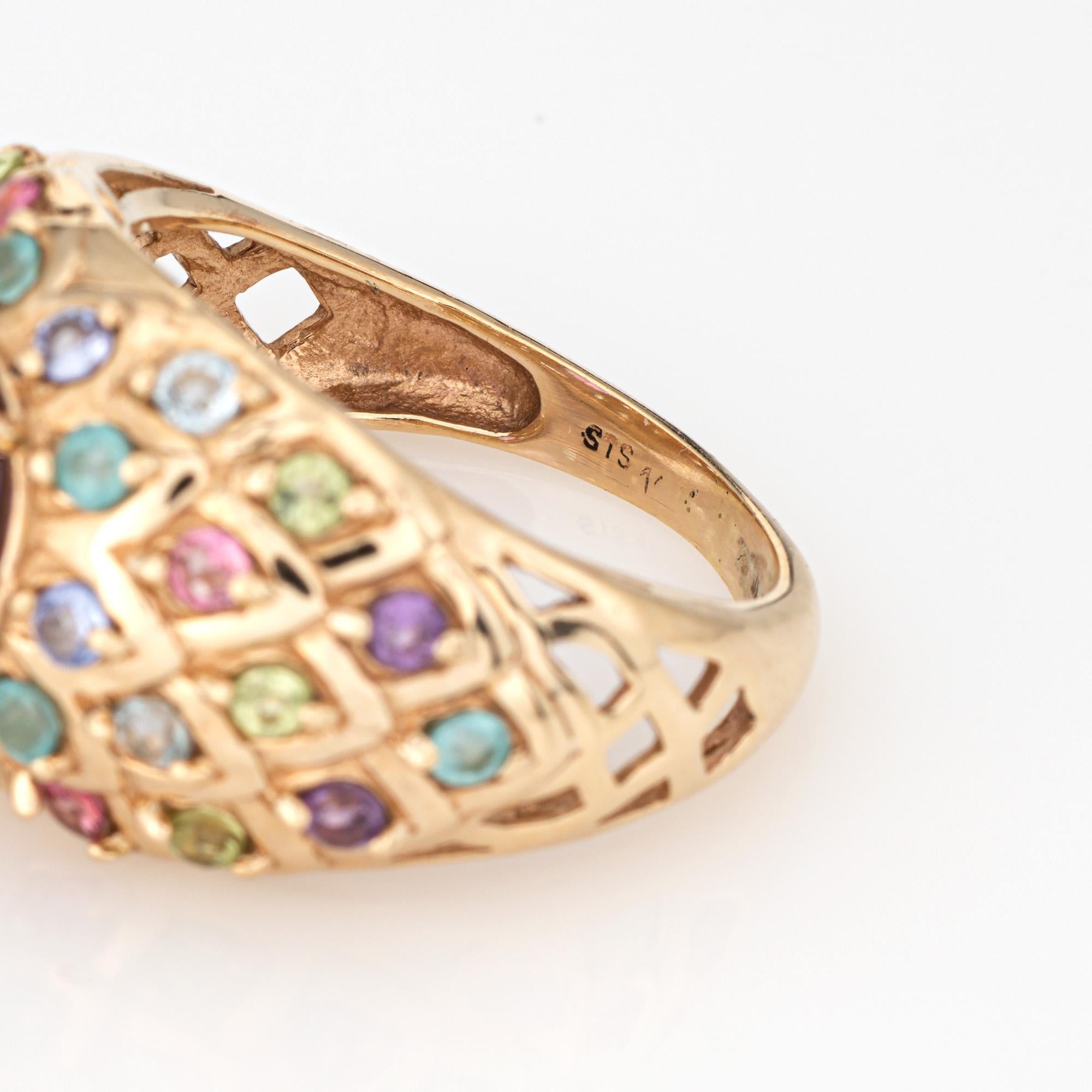 Anillo de pavo real de la vendimia Sz 7.5 Banda de piedras preciosas del arco iris 14k Joyería de oro amarillo en venta 1