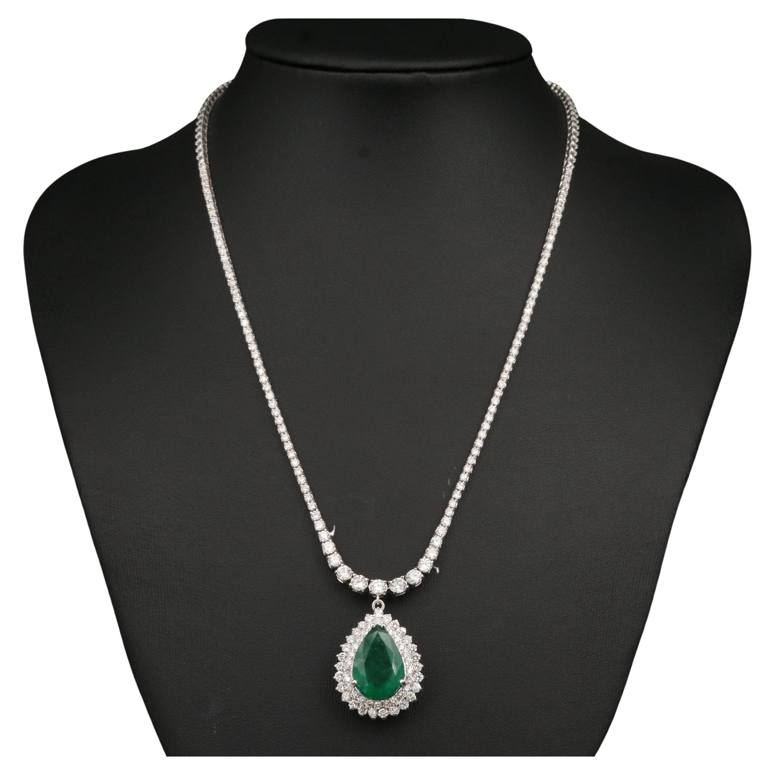 Vintage Pear Cut Emerald Diamonds Pendant Necklace For Sale