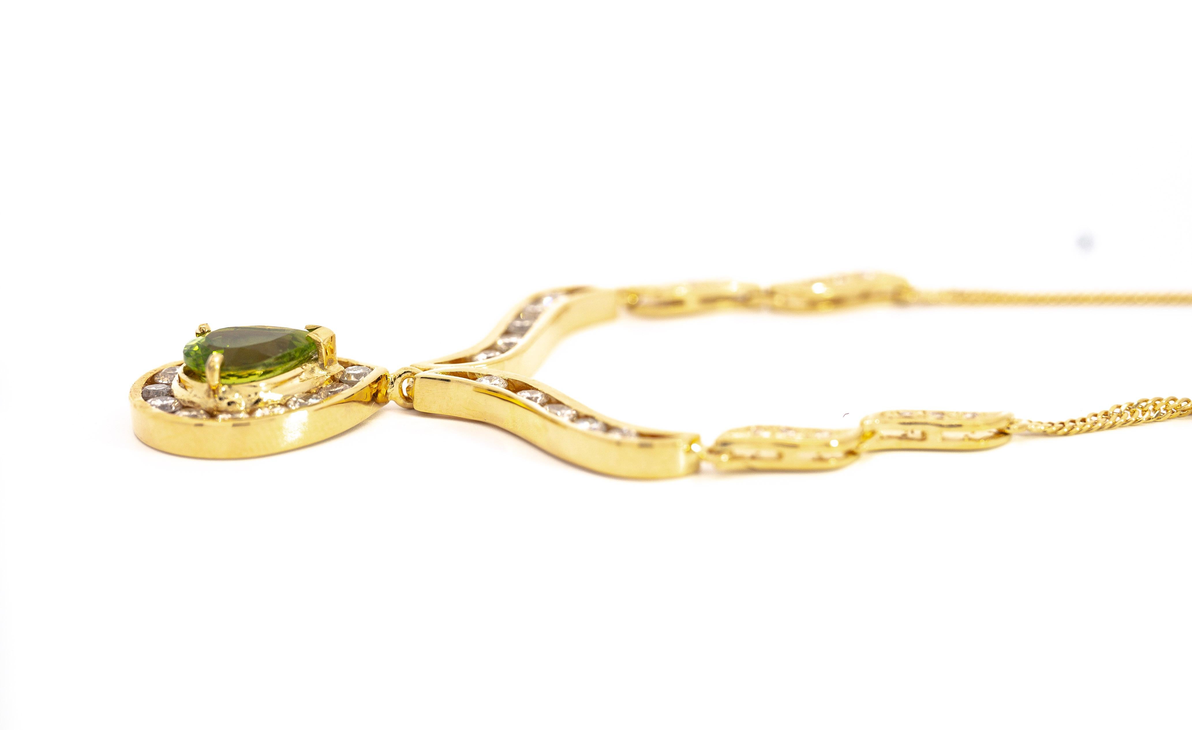 Women's Vintage Pear Cut Green Peridot Drop Pendant Necklace with Diamonds in 18K Gold For Sale