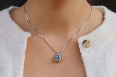 Vintage Birne Form Aquamarin Diamant Halo Halskette