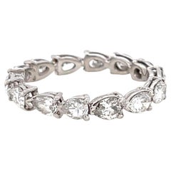 Memoryring aus Platin mit birnenförmigen Diamanten