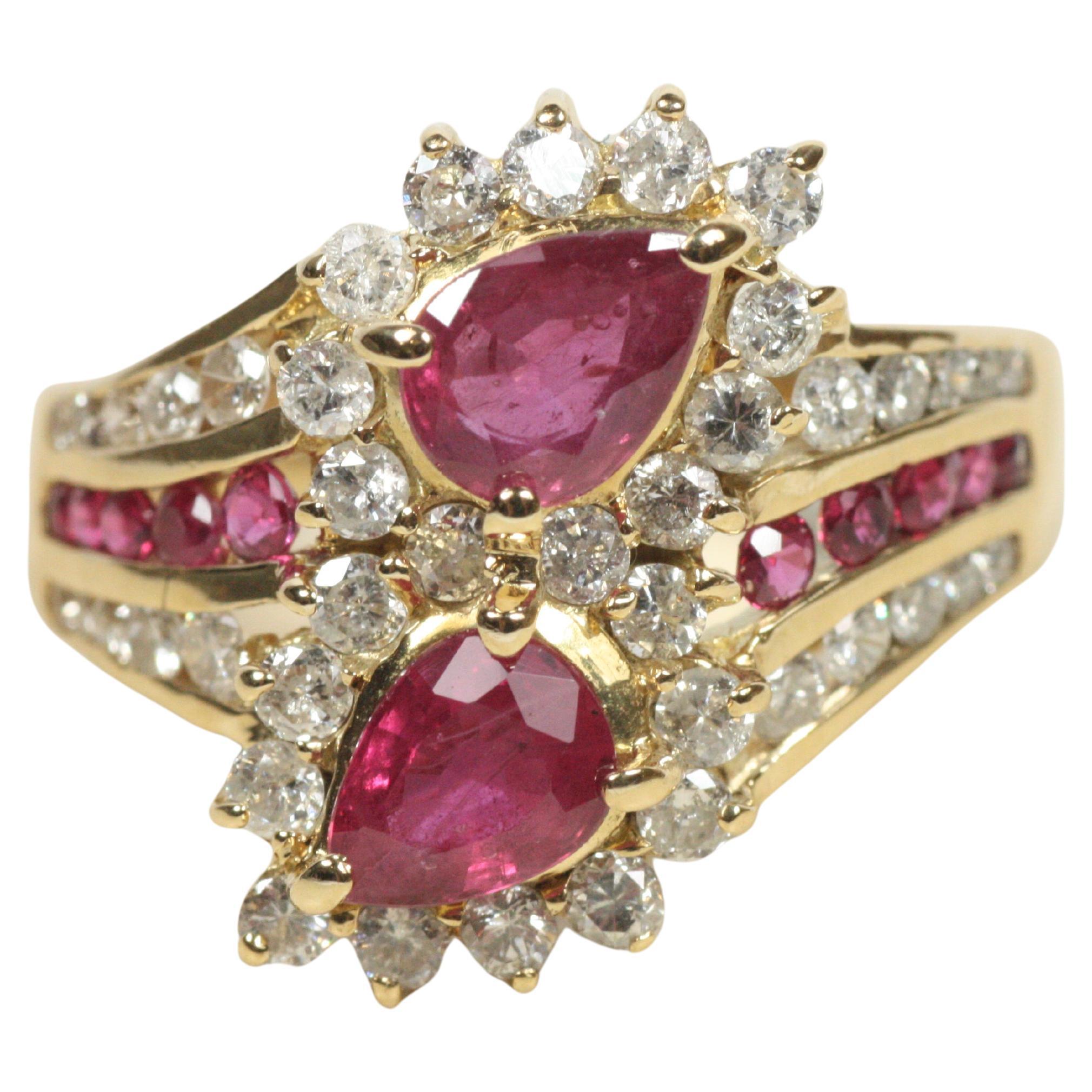 Vintage Pear-Shape Ruby & Diamond Toi et moi Ring - 14K Gelbgold im Angebot