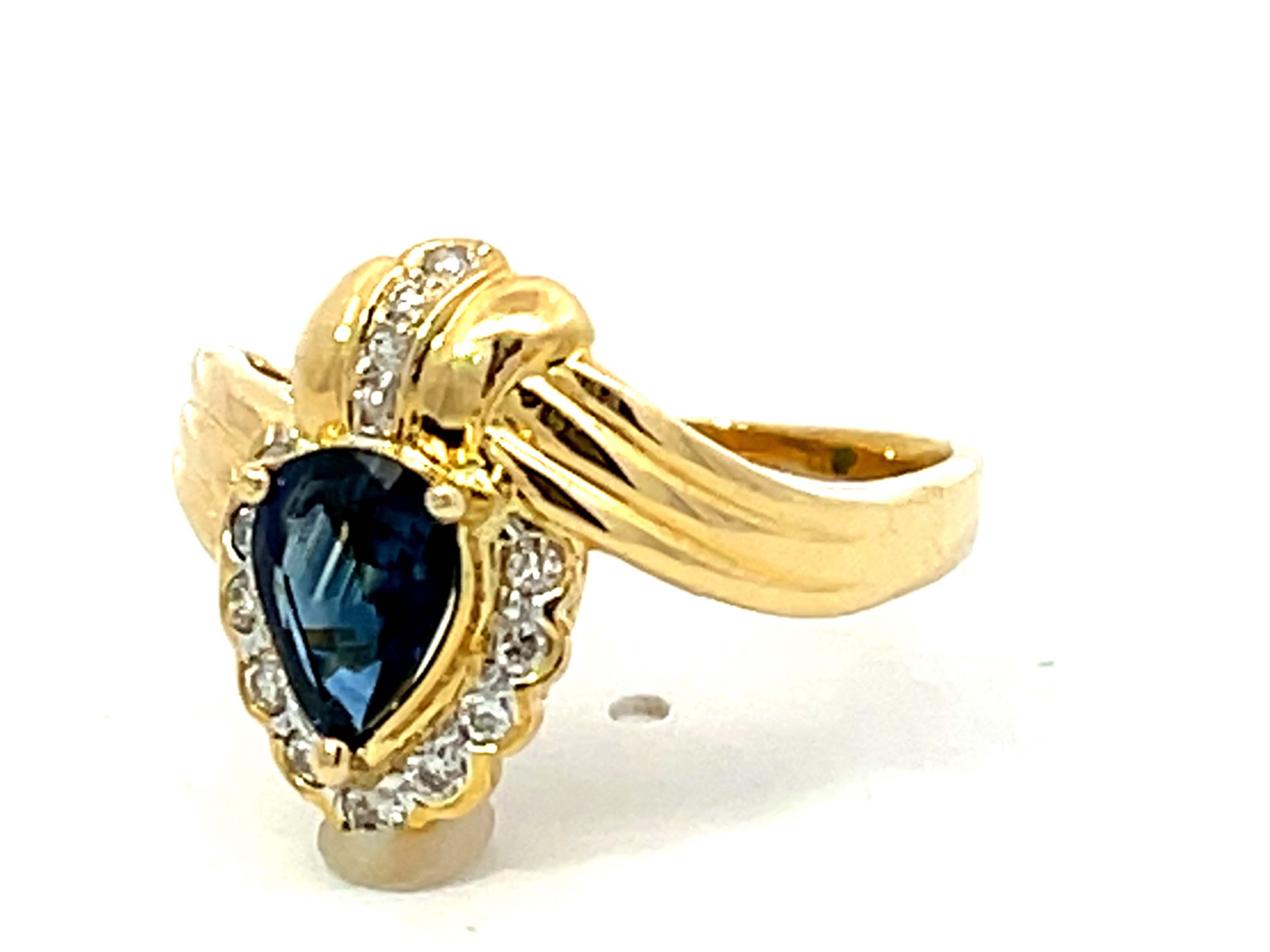 Vintage Pear Shaped Sapphire and Diamond Halo Ring in 18k Yellow Gold In Excellent Condition For Sale In Honolulu, HI