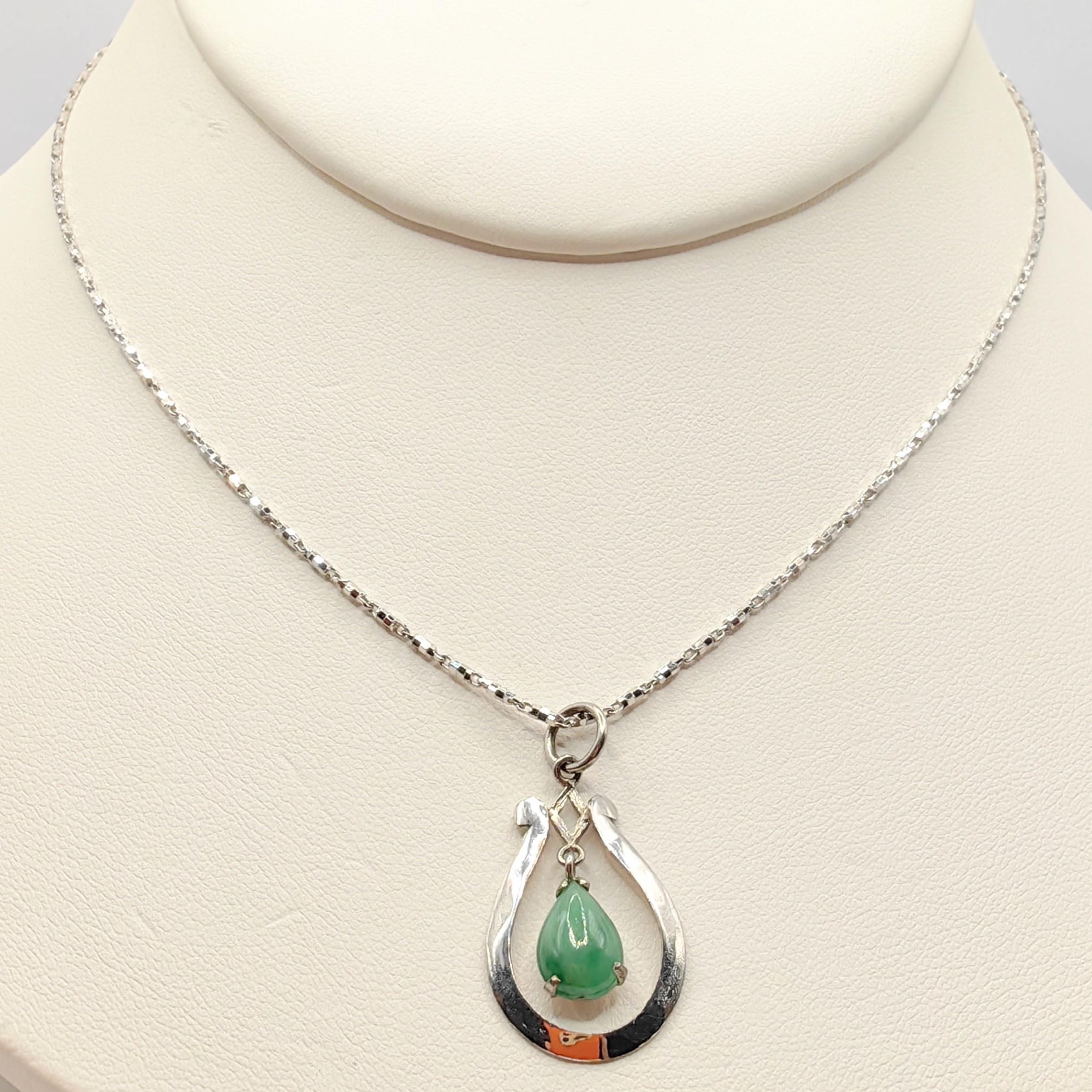 Vintage Pear Shaped Teardrop Jade Pendant in Sterling Silver For Sale 1
