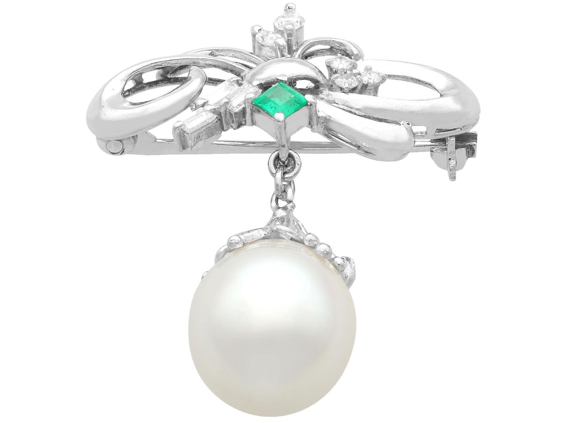Vintage Pearl Emerald and Diamond Platinum Drop Brooch / Pendant In Excellent Condition In Jesmond, Newcastle Upon Tyne
