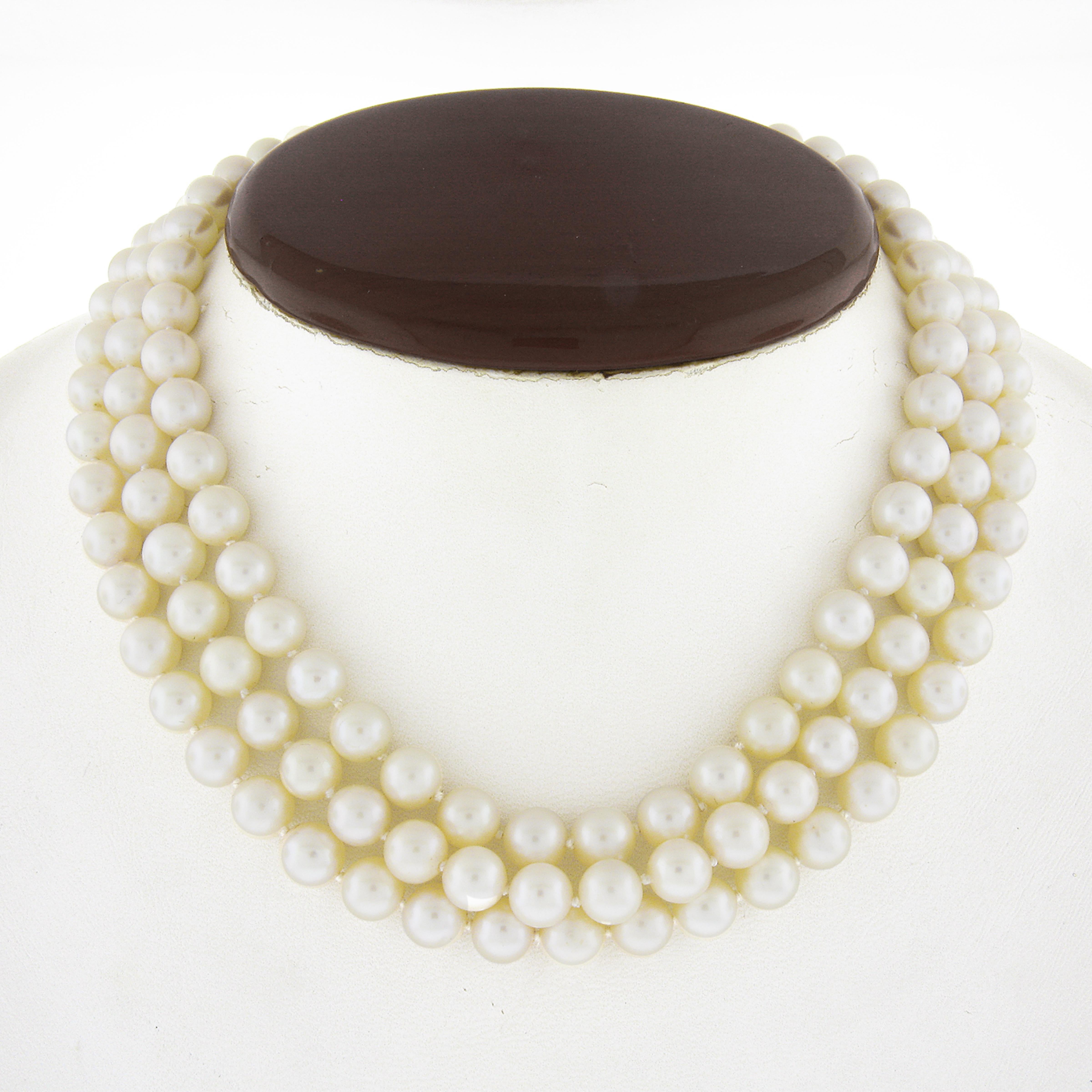 Détails de l'article (Collier)
--Pierre(s) :...
Nombreuses perles de culture véritables - forme ronde - couleur blanche - 7-7.5mm (approx.)
Nombreux saphirs véritables naturels - taille ronde et brillante - sertis - couleur bleu profond

MATERIAL :
