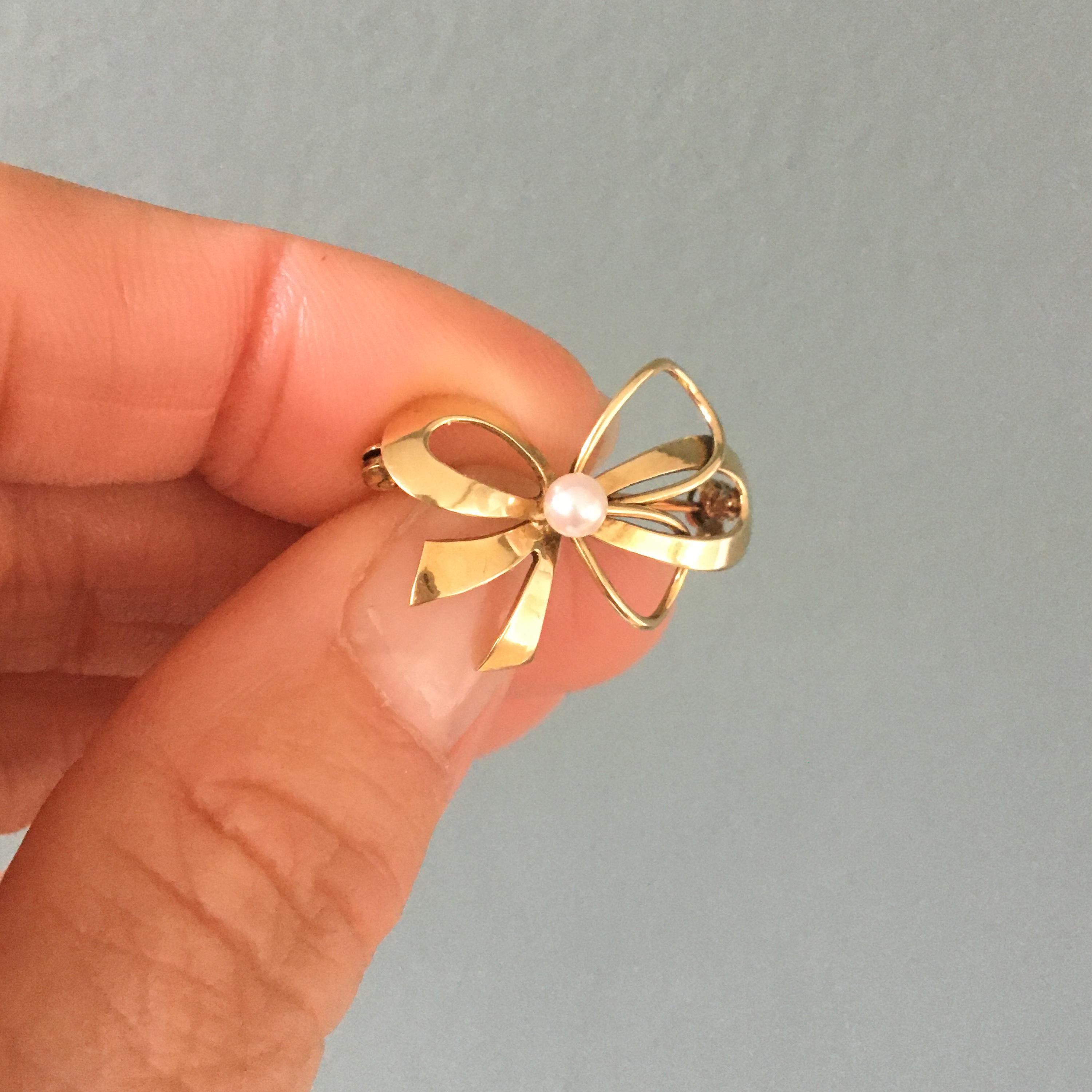 Round Cut Vintage Bow and Cultured Pearl 14K Gold Brooch