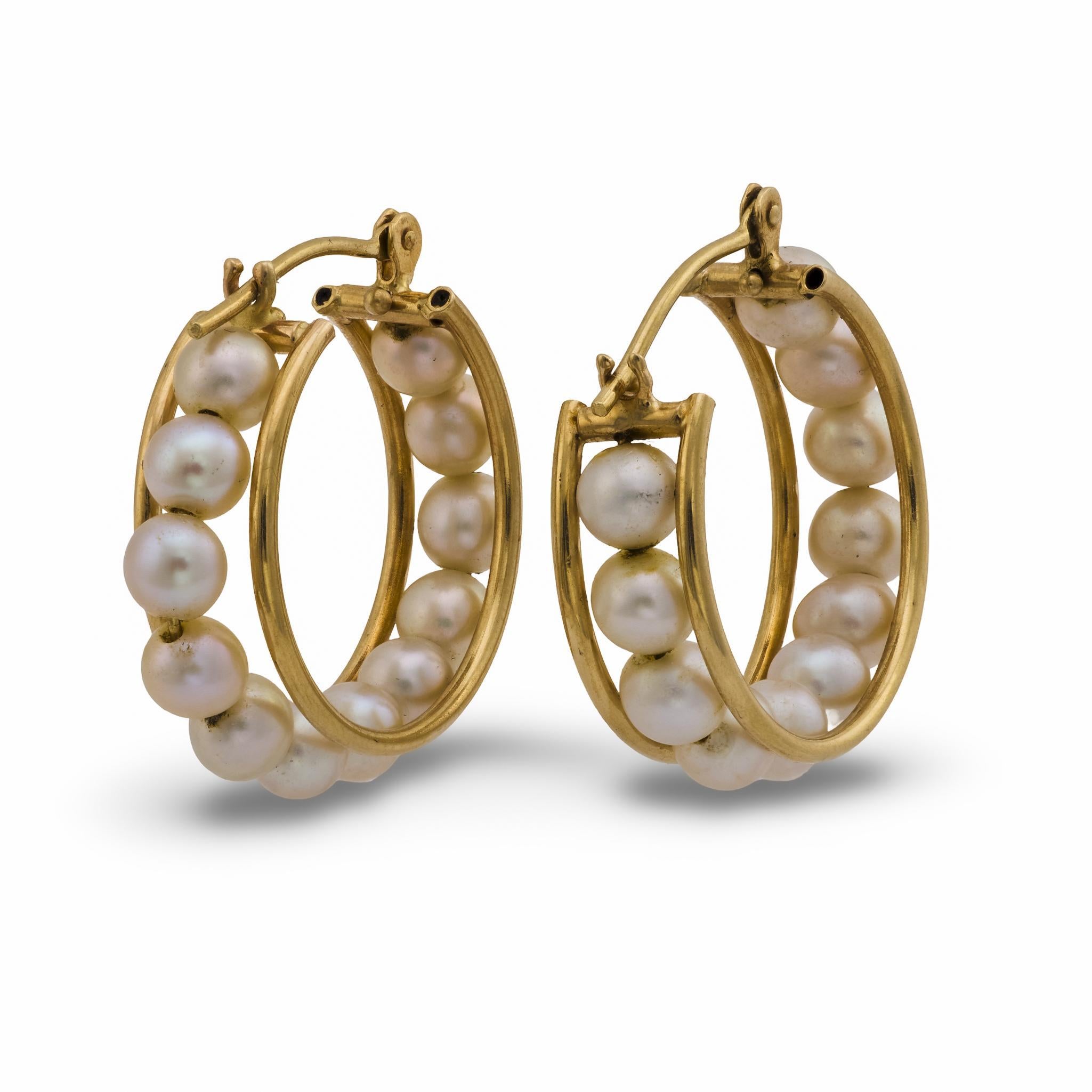 Orecchini a cerchio con perle d'epoca in oro giallo 14k In condizioni buone in vendita a Beverly Hills, CA